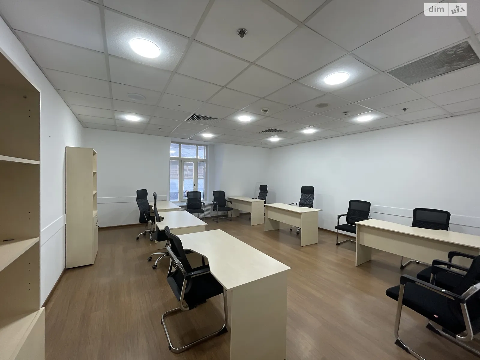 Сдается в аренду офис 280 кв. м в бизнес-центре, цена: 4200 $ - фото 1
