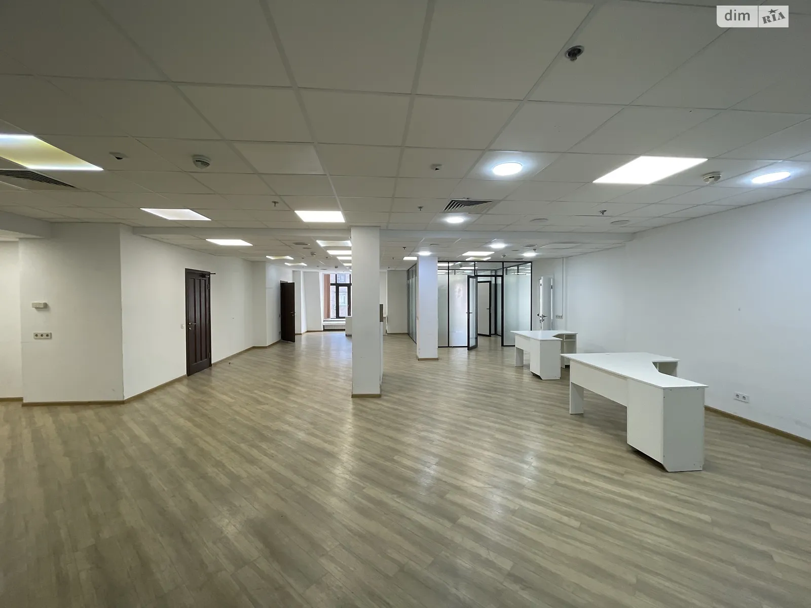 Сдается в аренду офис 405 кв. м в бизнес-центре, цена: 6800 $ - фото 1
