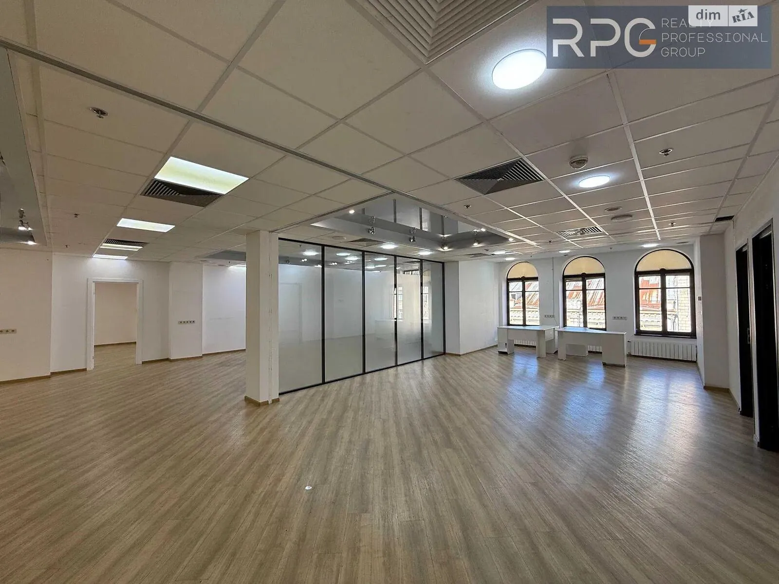 Сдается в аренду офис 644 кв. м в бизнес-центре, цена: 12880 $ - фото 1