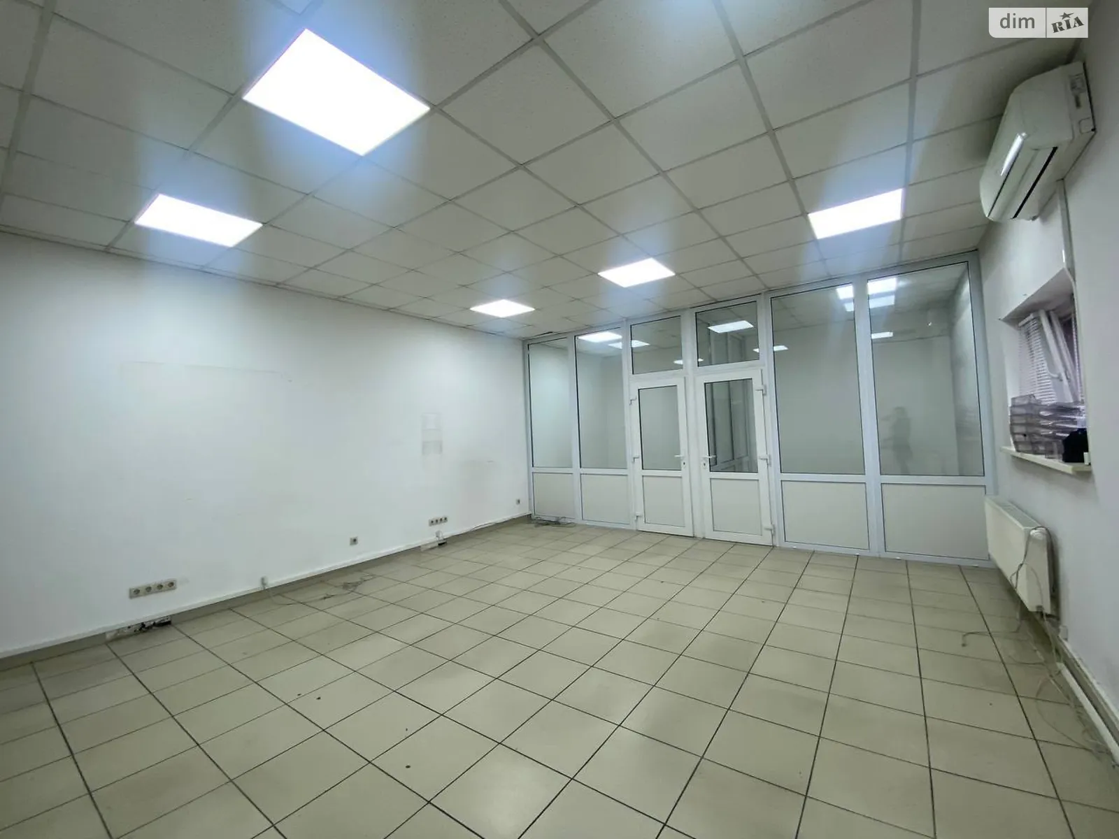 Сдается в аренду офис 110 кв. м в бизнес-центре, цена: 33000 грн - фото 1
