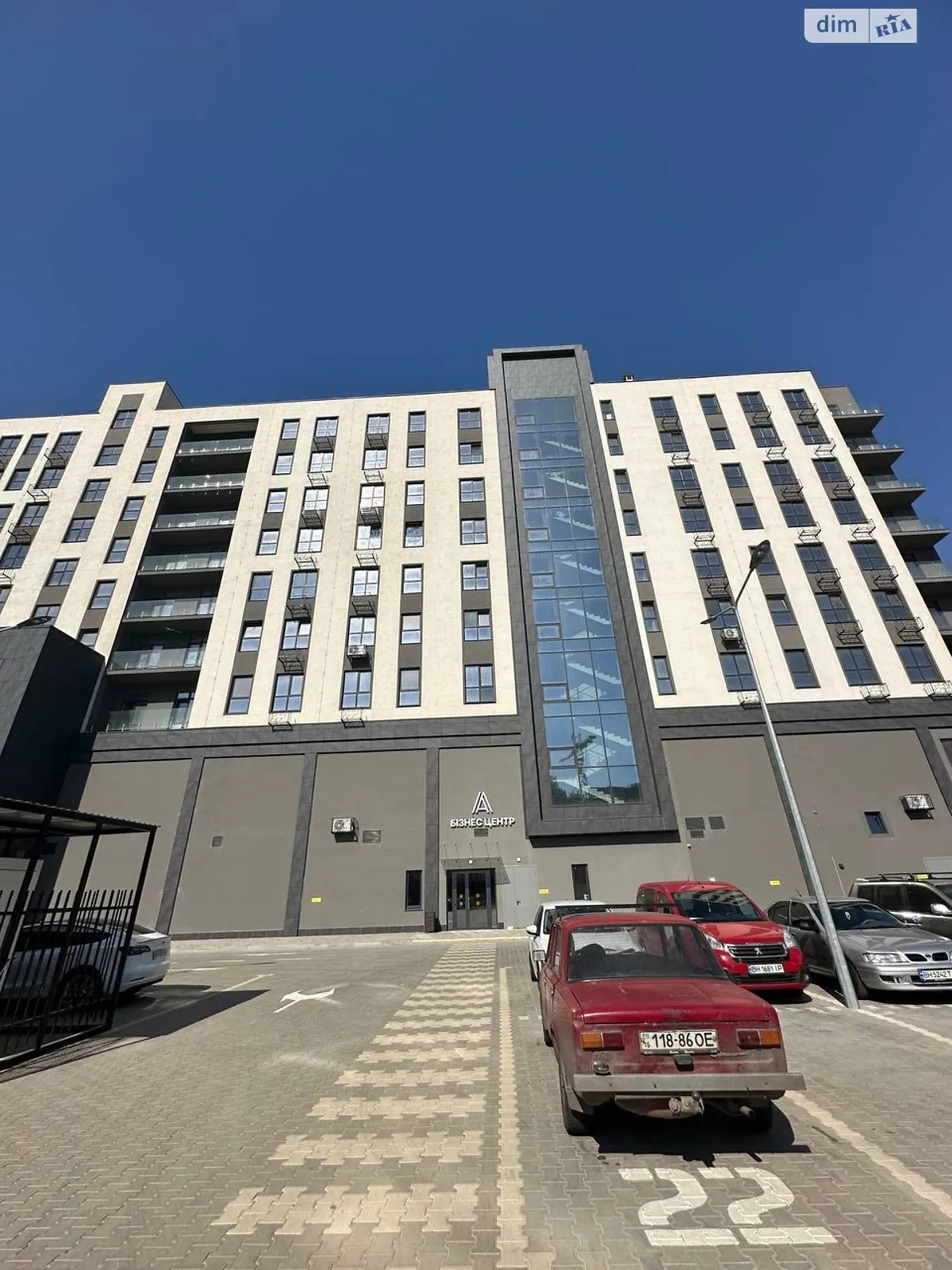 Продается офис 29 кв. м в бизнес-центре, цена: 28000 $ - фото 1