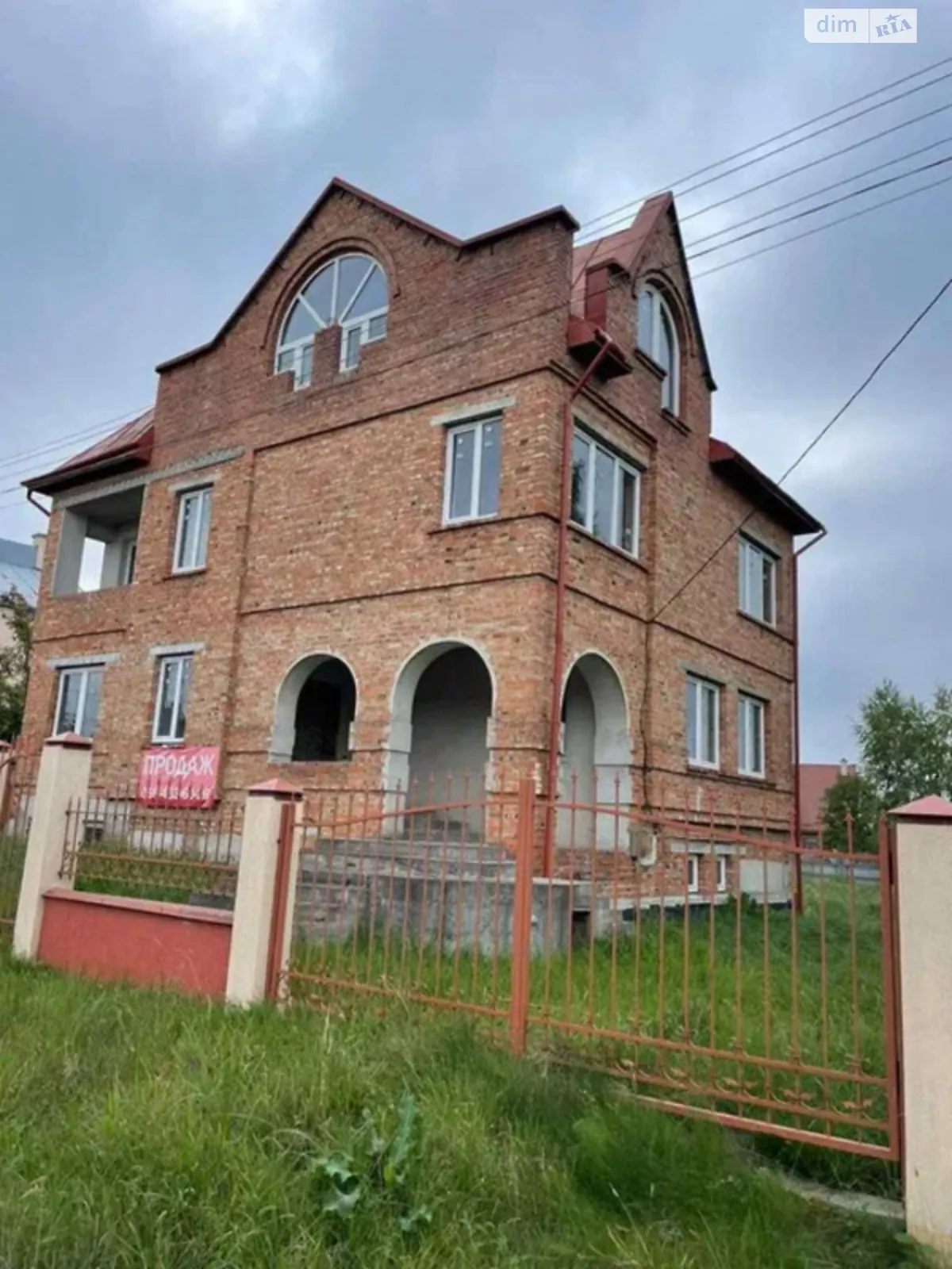 Продается дом на 3 этажа 300 кв. м с мебелью, цена: 100000 $ - фото 1