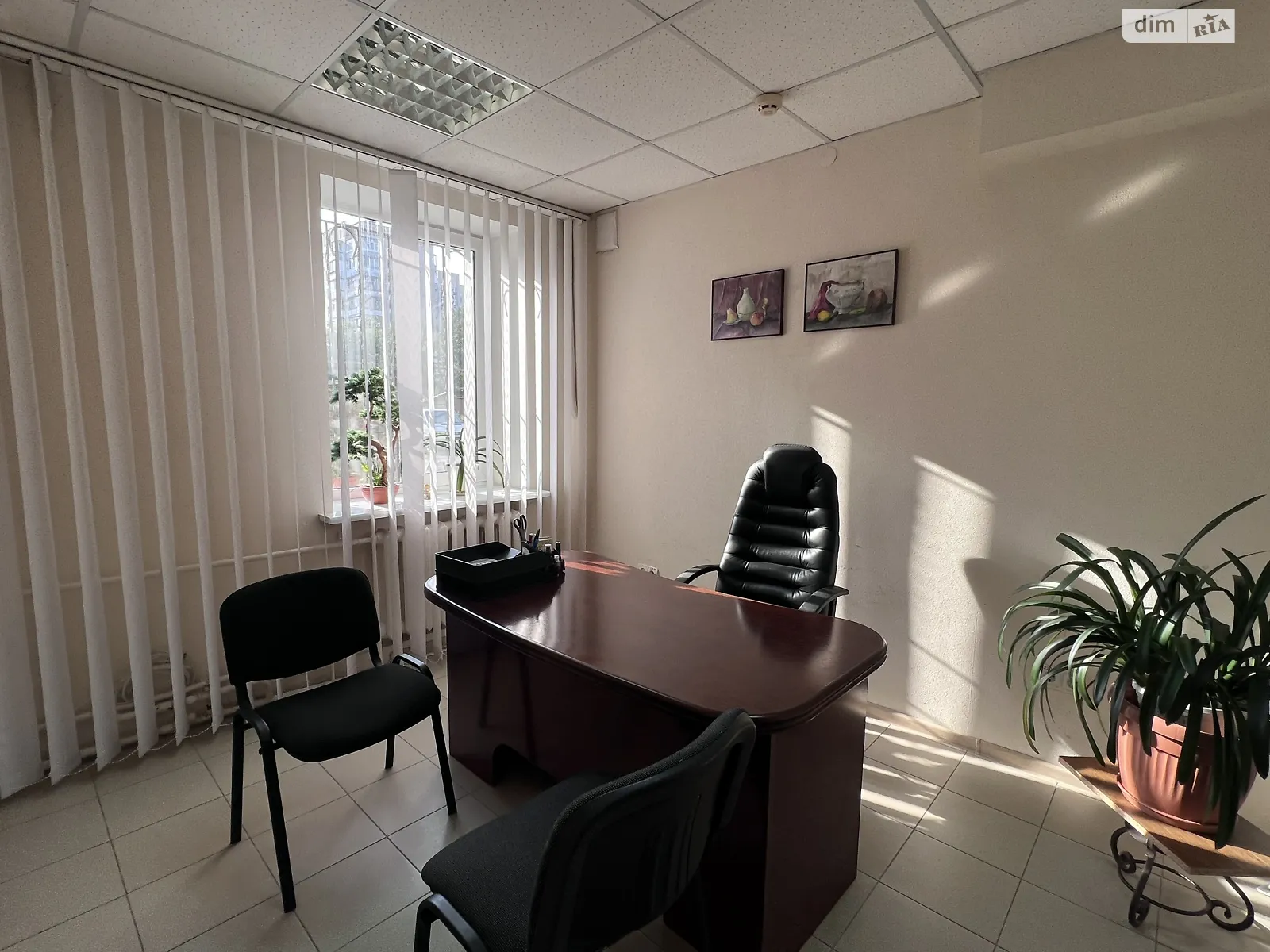Сдается в аренду офис 33 кв. м в бизнес-центре, цена: 5000 грн - фото 1