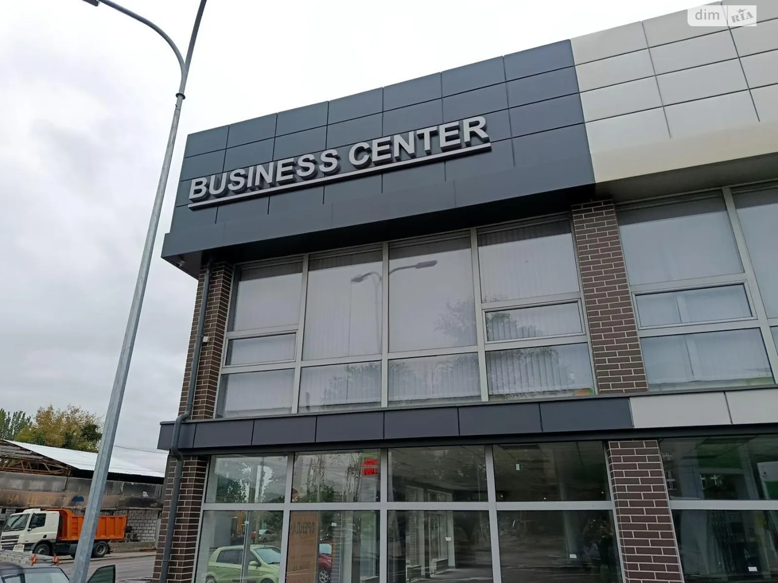 Сдается в аренду офис 330 кв. м в бизнес-центре, цена: 1650 $ - фото 1
