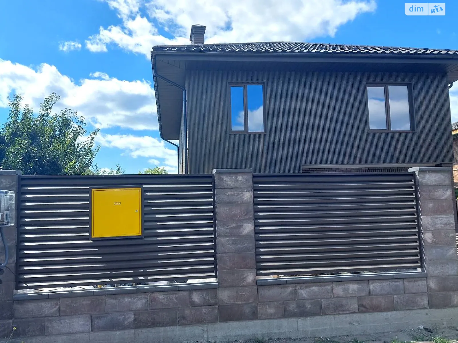 Продается дом на 2 этажа 155 кв. м с гаражом, цена: 189900 $ - фото 1