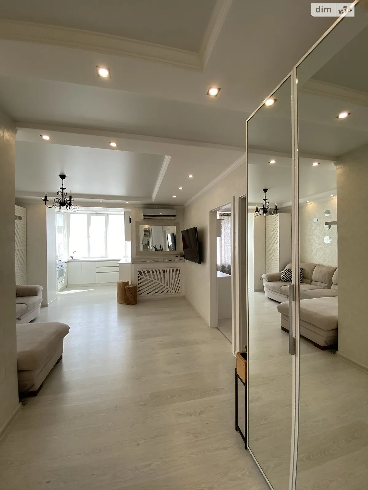 Продается 1-комнатная квартира 51.9 кв. м в Одессе, пер. Светлый - фото 1