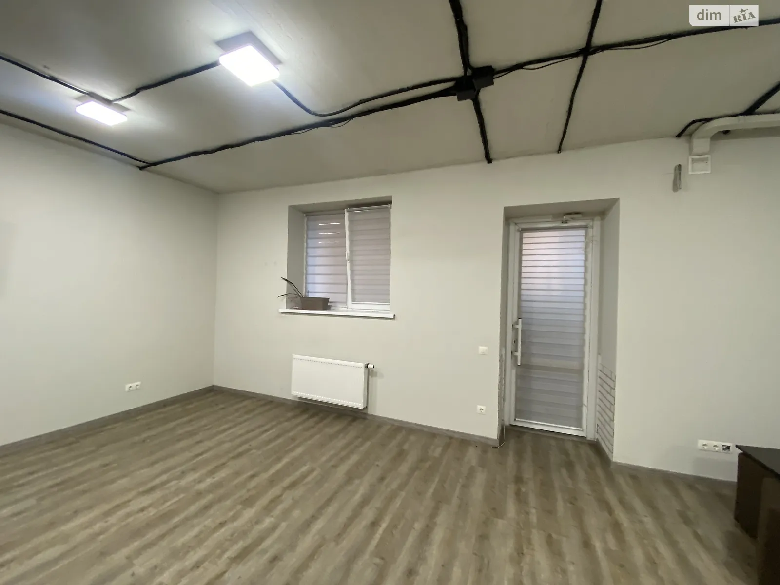 Продается офис 56 кв. м в бизнес-центре, цена: 67200 $ - фото 1