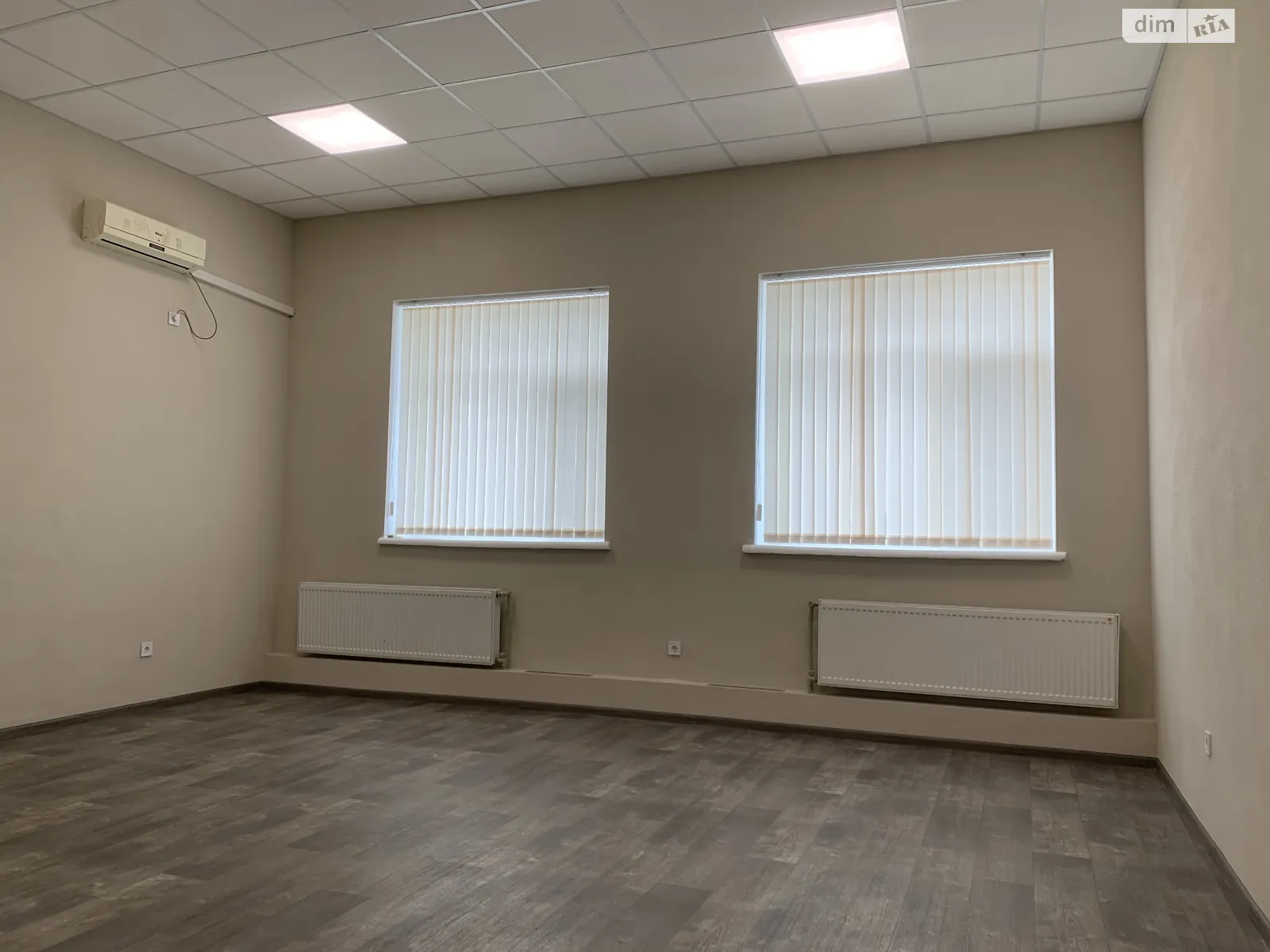 Здається в оренду офіс 33 кв. м в бізнес-центрі, цена: 10100 грн - фото 1