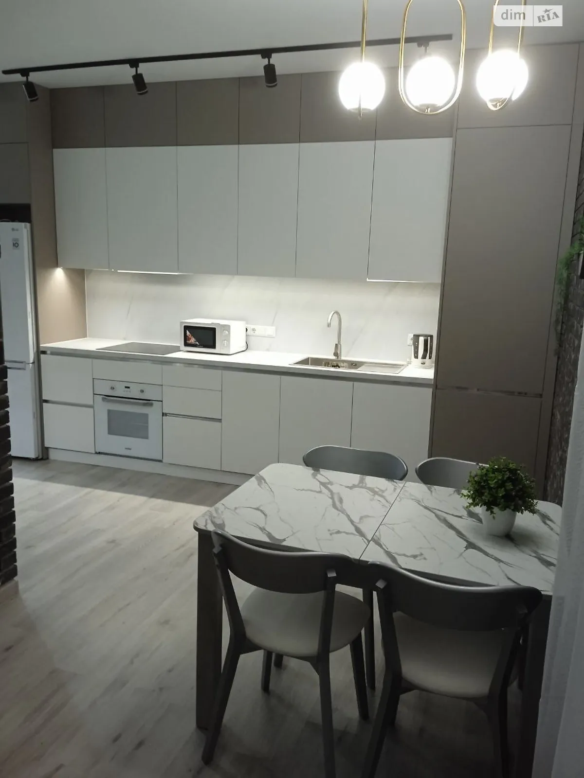 Здається в оренду 2-кімнатна квартира 79.7 кв. м у Вінниці, просп. Космонавтів, 49 - фото 1