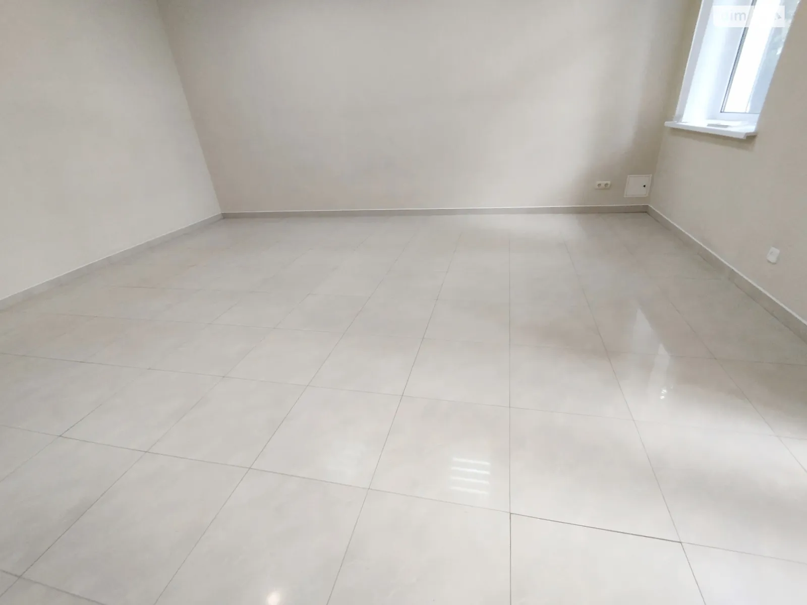 Продается офис 45 кв. м в бизнес-центре, цена: 43000 $ - фото 1