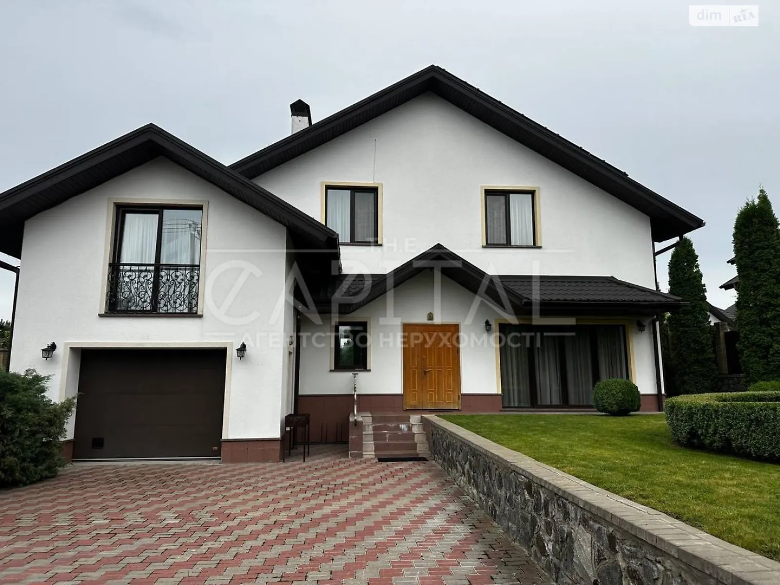 Сдается в аренду дом на 3 этажа 240 кв. м с участком, цена: 2000 $ - фото 1