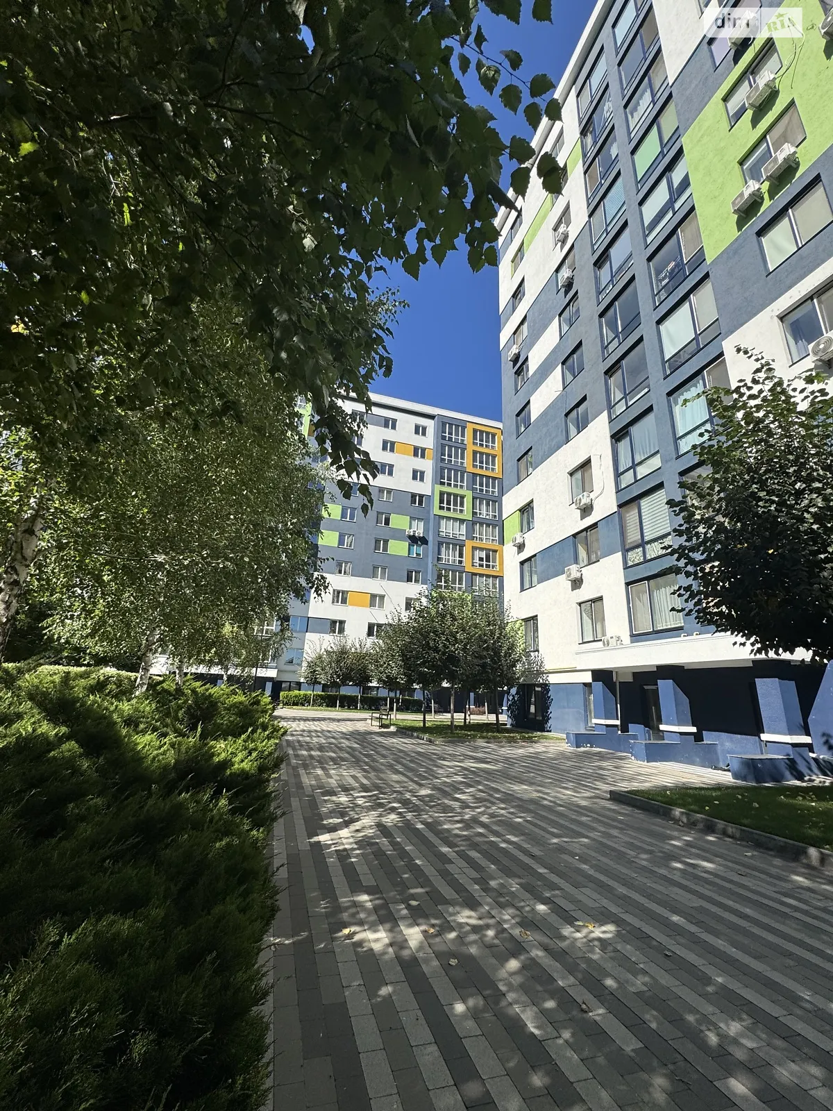 Продается 2-комнатная квартира 64.5 кв. м в Буче, ул. Вишневая, 33 - фото 1