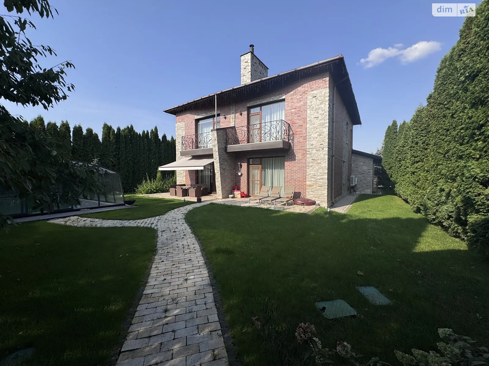 Сдается в аренду дом на 2 этажа 327 кв. м с мансардой, цена: 3500 $ - фото 1