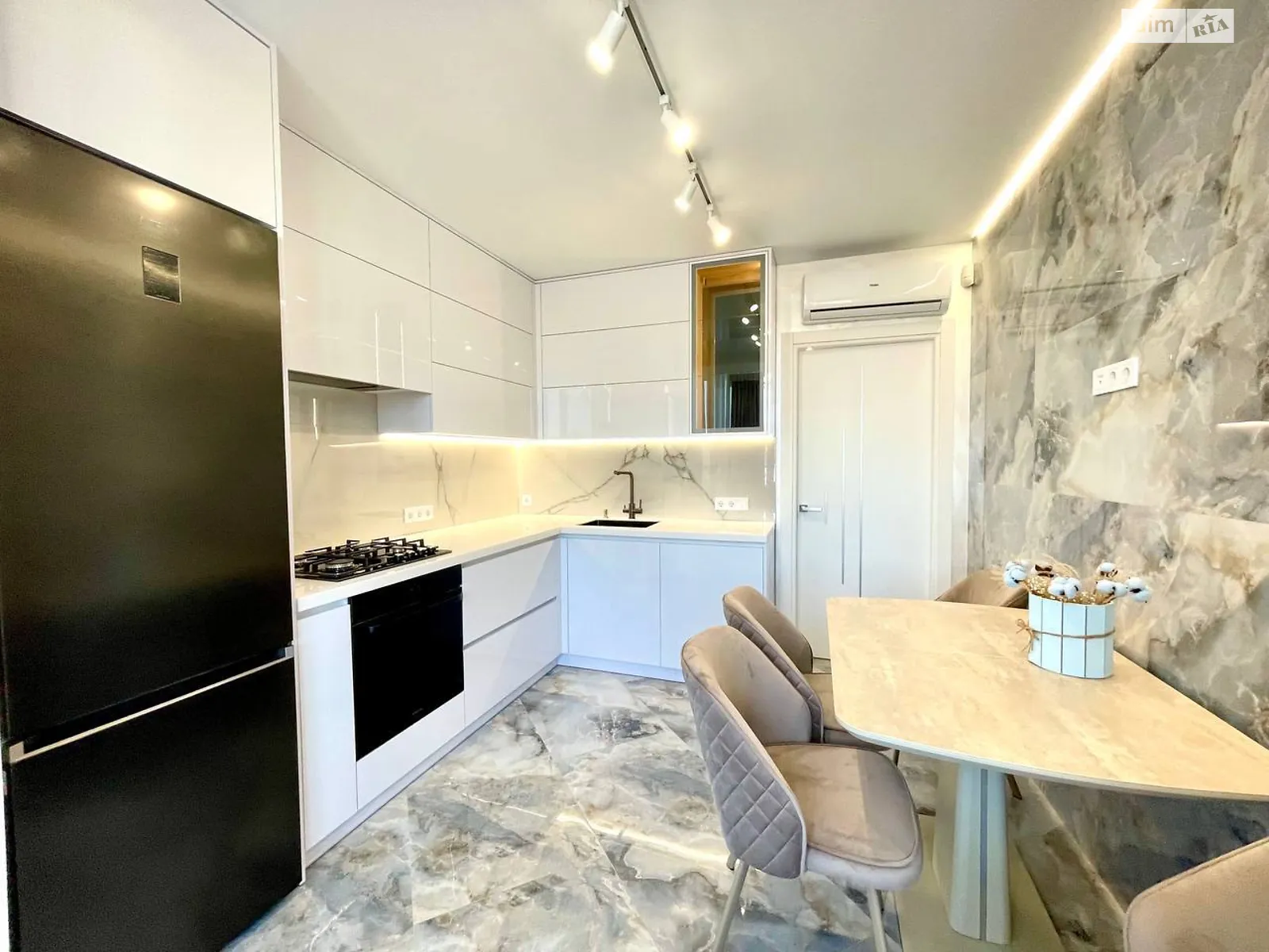 Сдается в аренду 3-комнатная квартира 102 кв. м в Хмельницком - фото 1