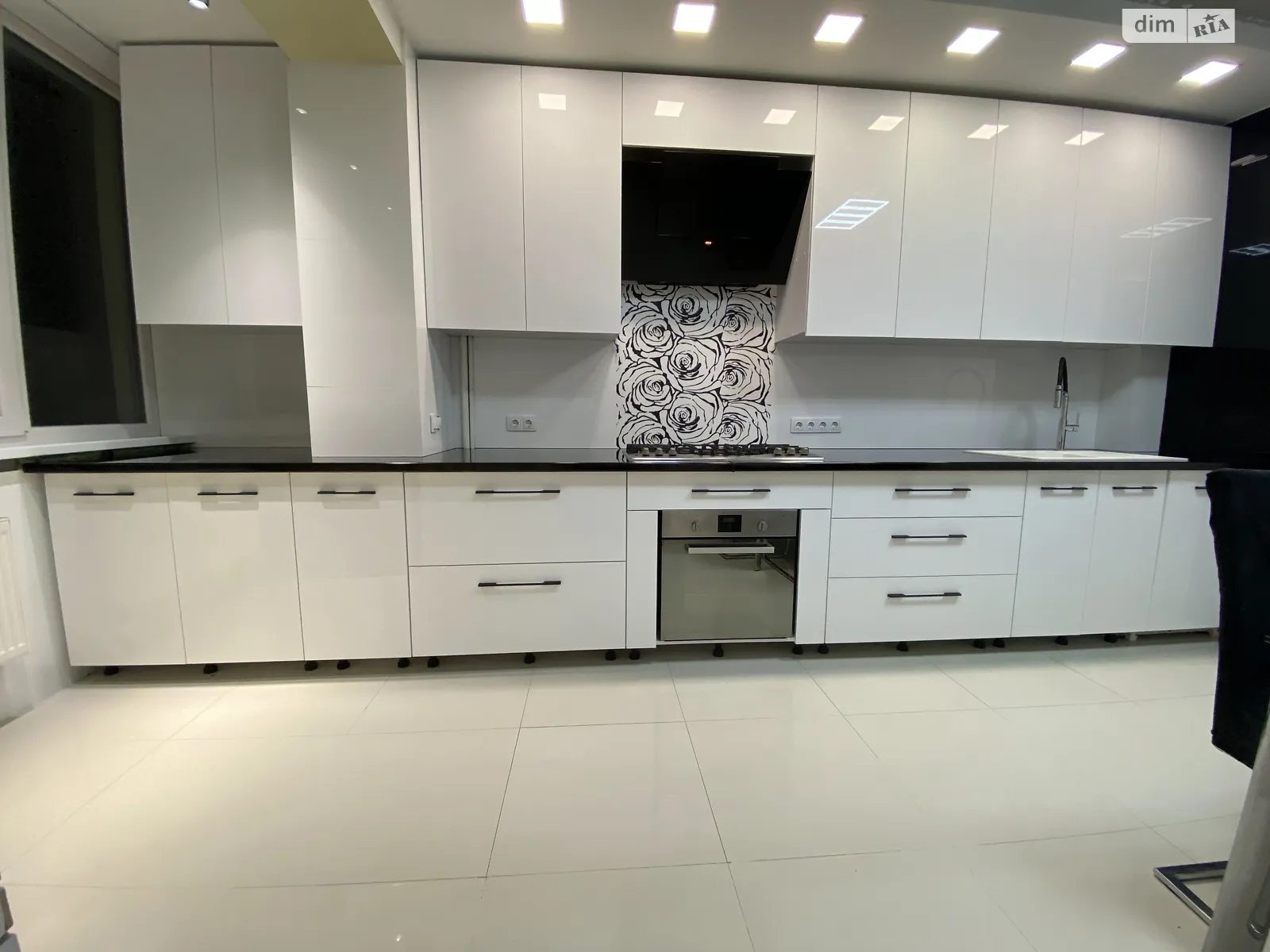 Продається 3-кімнатна квартира 202 кв. м у Львові, просп. Червоної Калини - фото 1