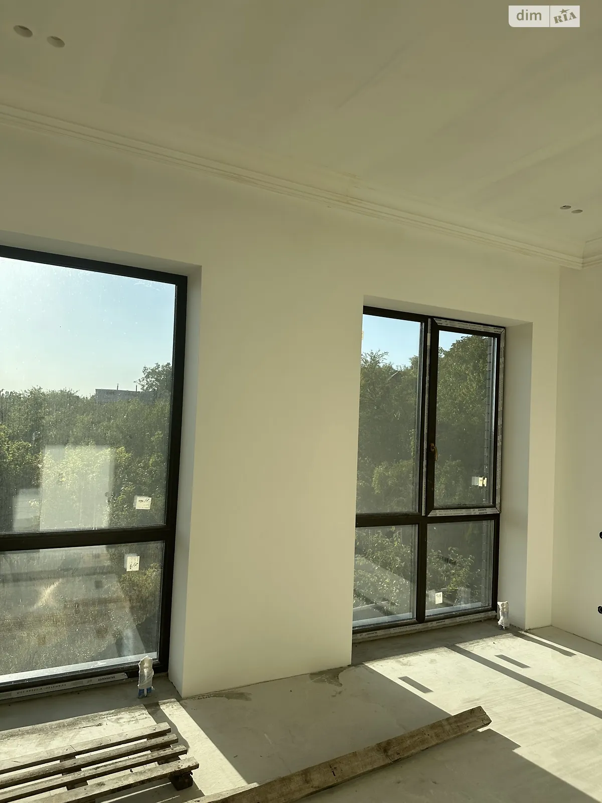Продается дом на 2 этажа 243.7 кв. м с садом, цена: 450000 $ - фото 1