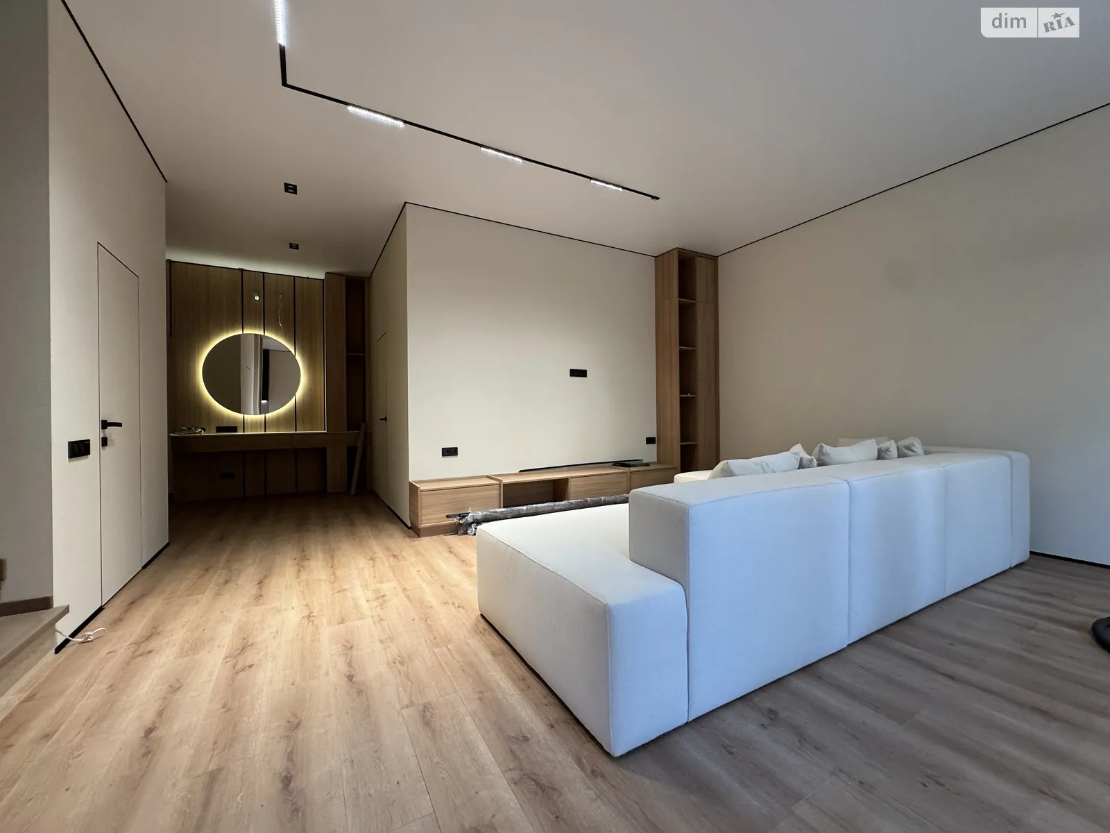 Продается дом на 2 этажа 136 кв. м с гаражом, цена: 275000 $ - фото 1