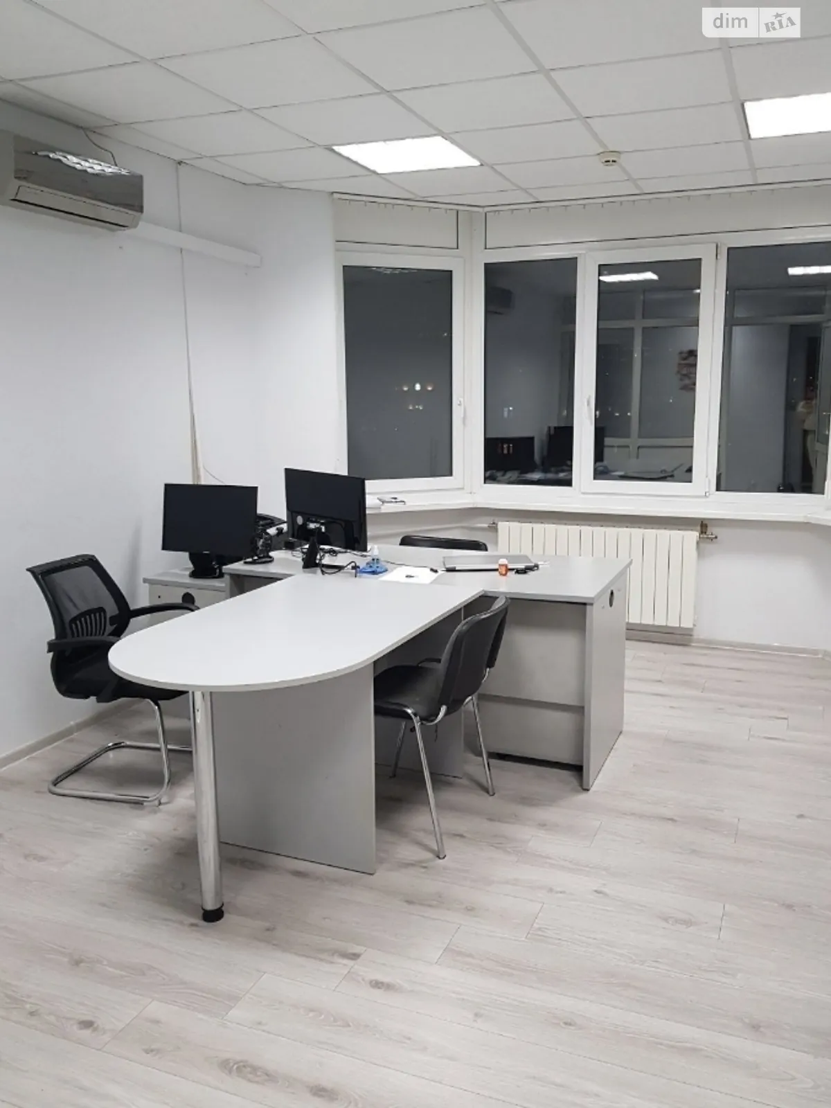 Сдается в аренду офис 87 кв. м в бизнес-центре, цена: 15000 грн - фото 1
