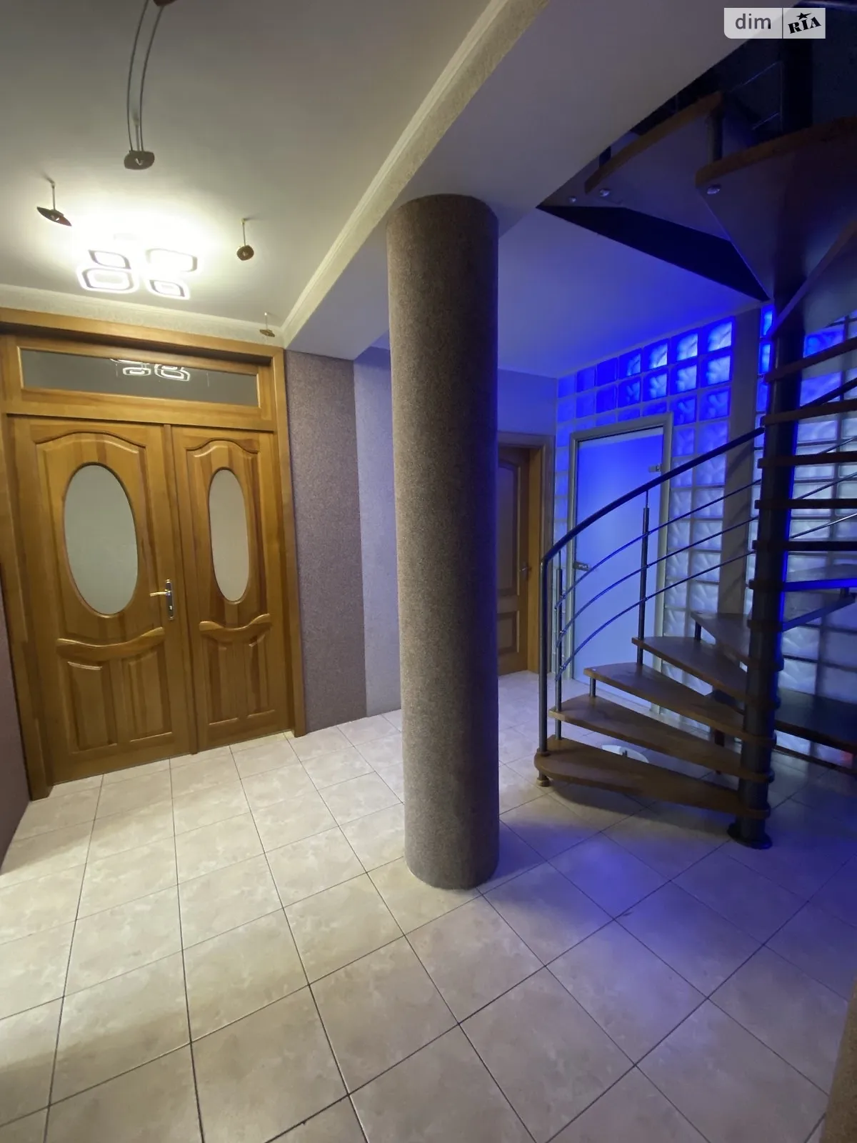 3-комнатная квартира 120 кв. м в Тернополе, ул. Коллонтая Гуго, 2 - фото 1