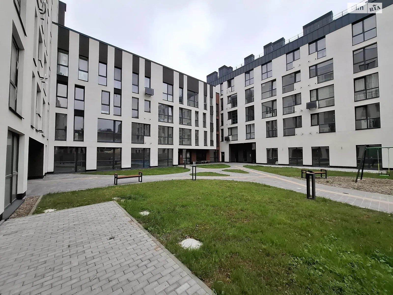 Здається в оренду 1-кімнатна квартира 45 кв. м у Львові, вул. Хмельницького Богдана, 207 - фото 1