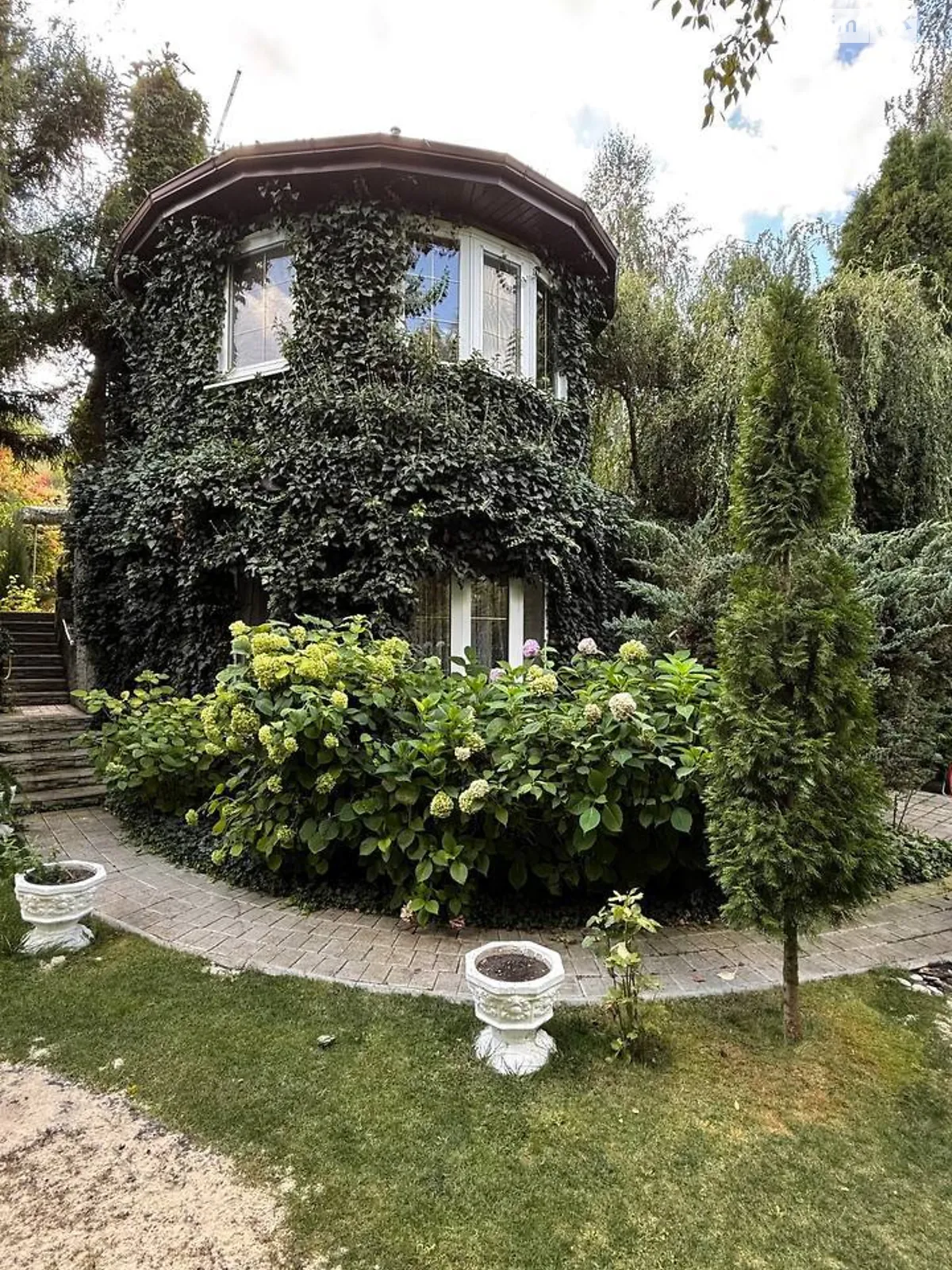 Продается дом на 3 этажа 156.3 кв. м с бассейном, цена: 80000 $ - фото 1