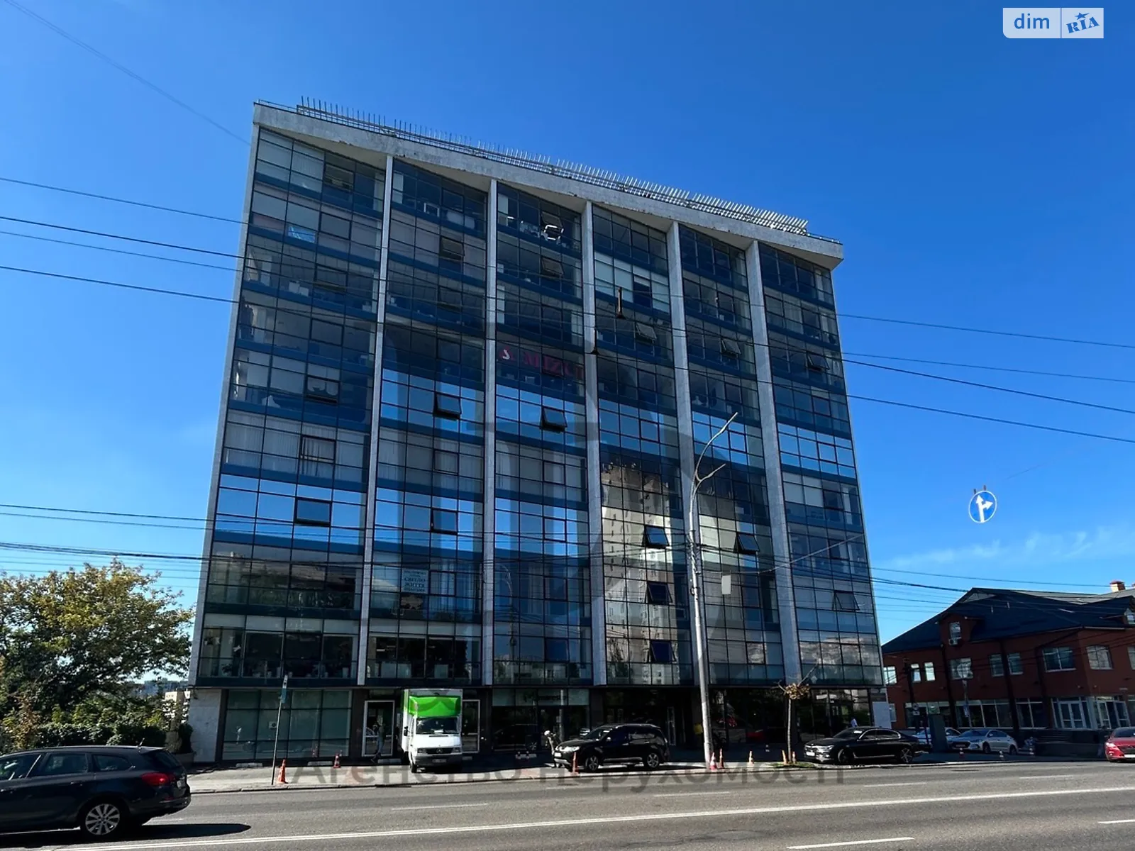 Сдается в аренду офис 285 кв. м в бизнес-центре, цена: 5400 $ - фото 1