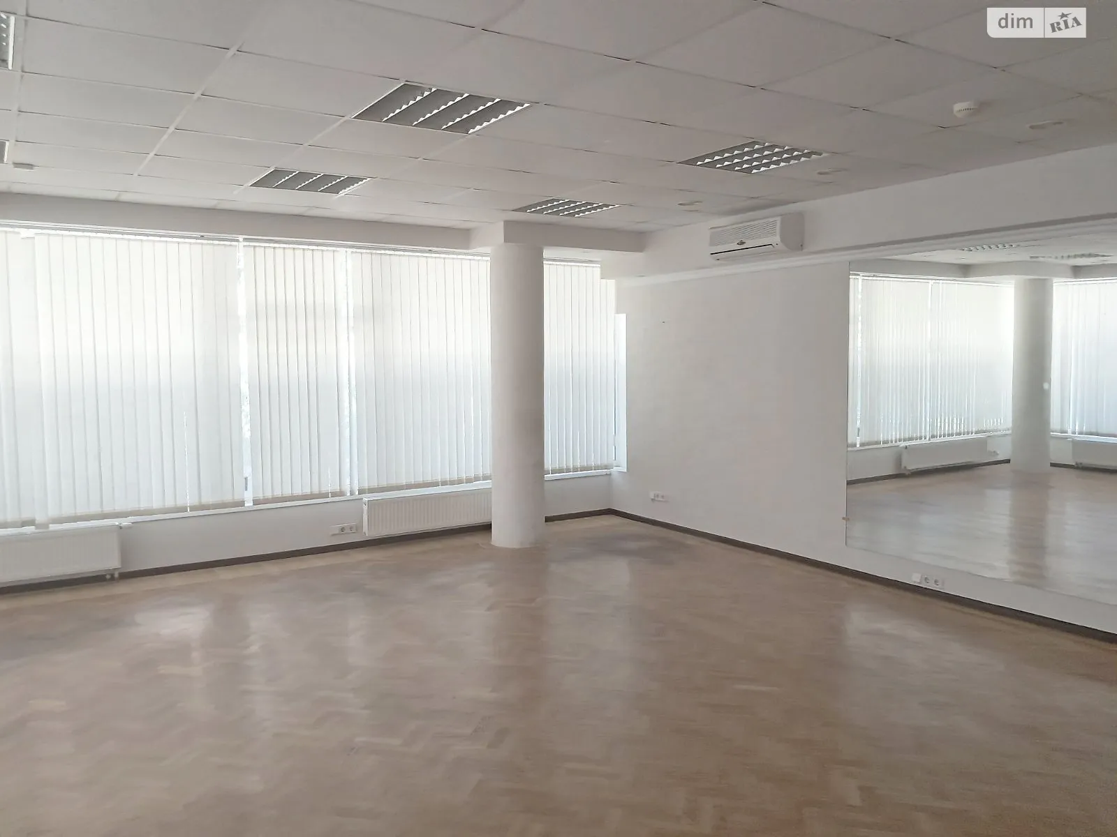 Сдается в аренду офис 61.6 кв. м в бизнес-центре, цена: 15000 грн - фото 1