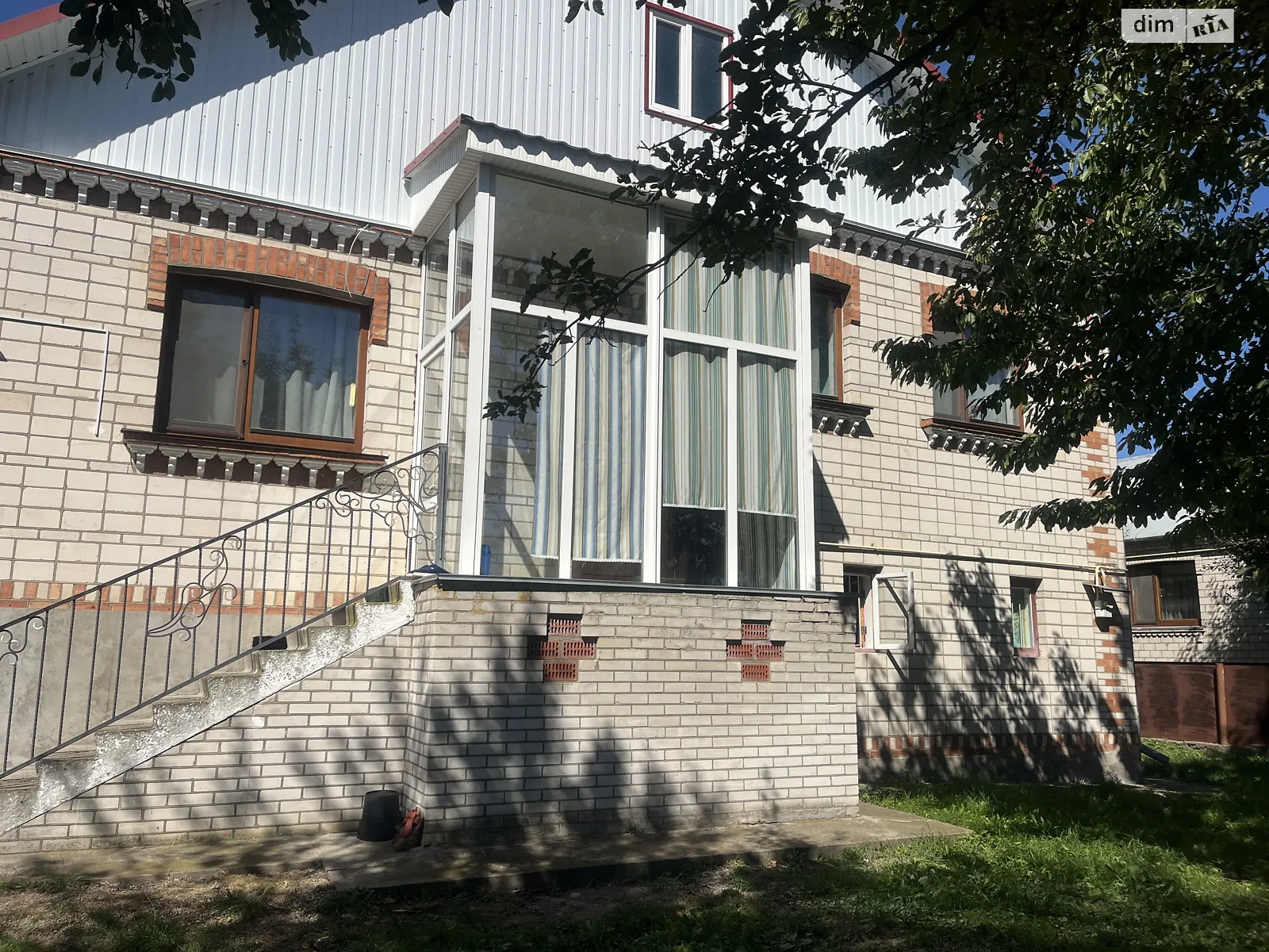 Продается дом на 2 этажа 250 кв. м с подвалом, цена: 105000 $ - фото 1