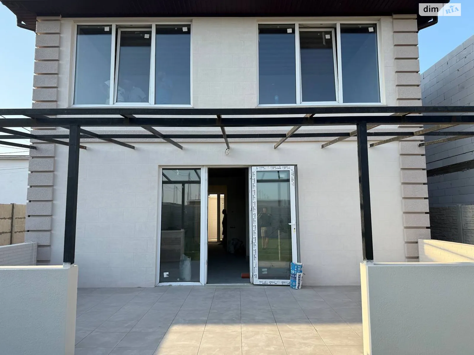 Продается дом на 2 этажа 160 кв. м с гаражом, цена: 135000 $ - фото 1