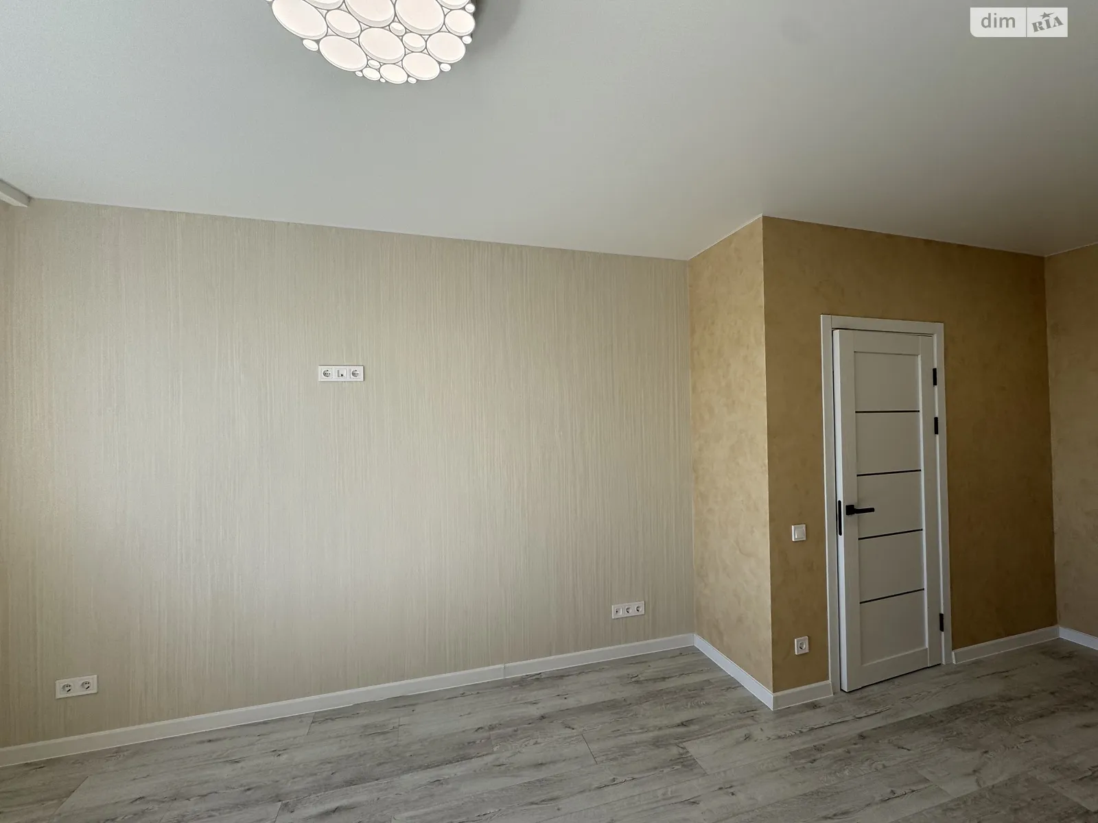 Продается 1-комнатная квартира 42 кв. м в Буче, ул. Бориса Гмыри, 7 - фото 1
