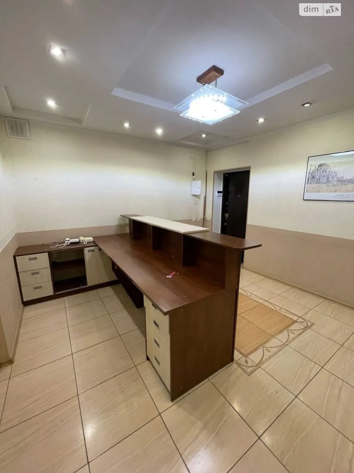 Сдается в аренду офис 167 кв. м в бизнес-центре, цена: 800 $ - фото 1