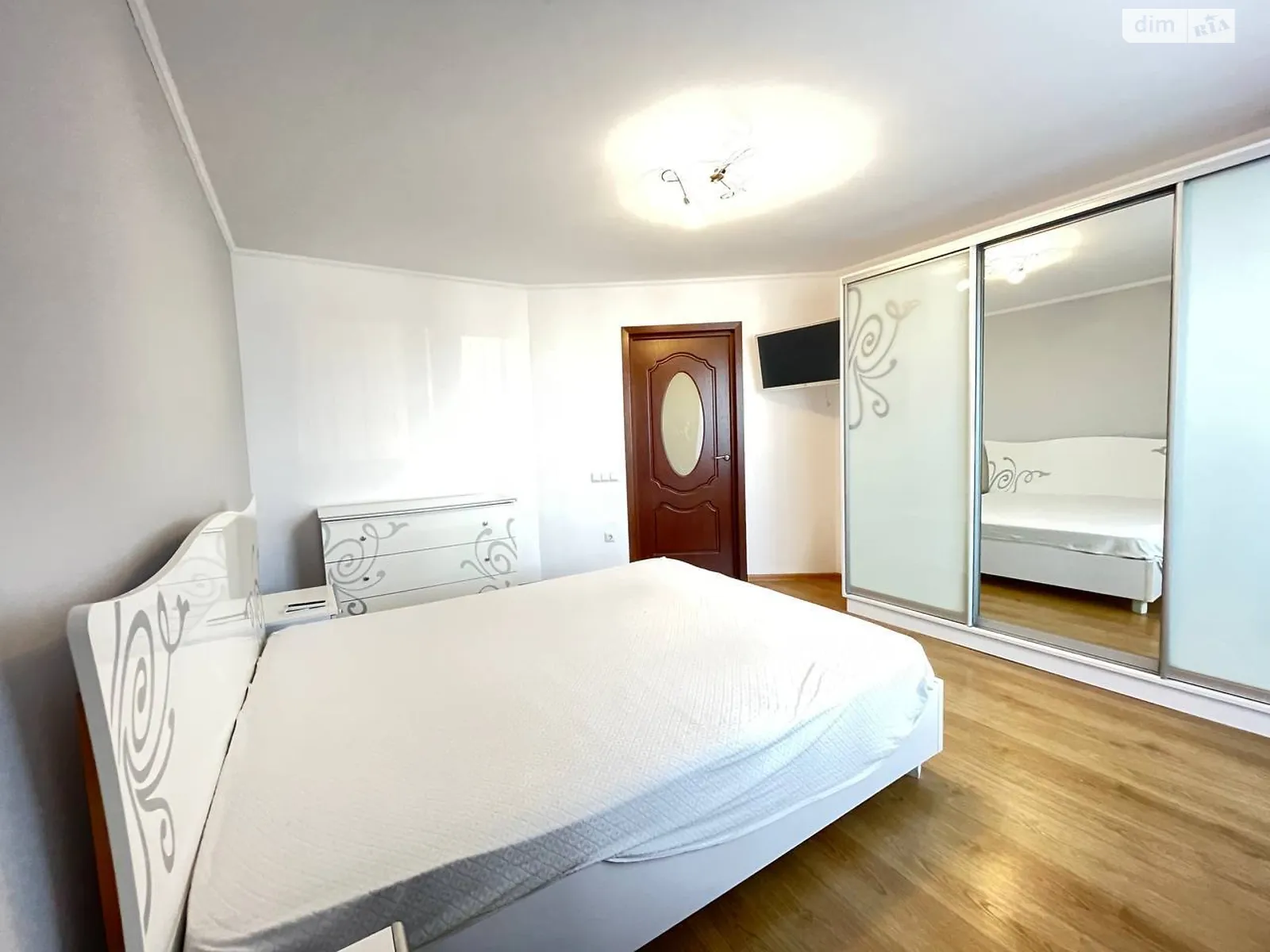 Продається 2-кімнатна квартира 61.2 кв. м у Івано-Франківську, вул. Симоненка Василя, 40 - фото 1