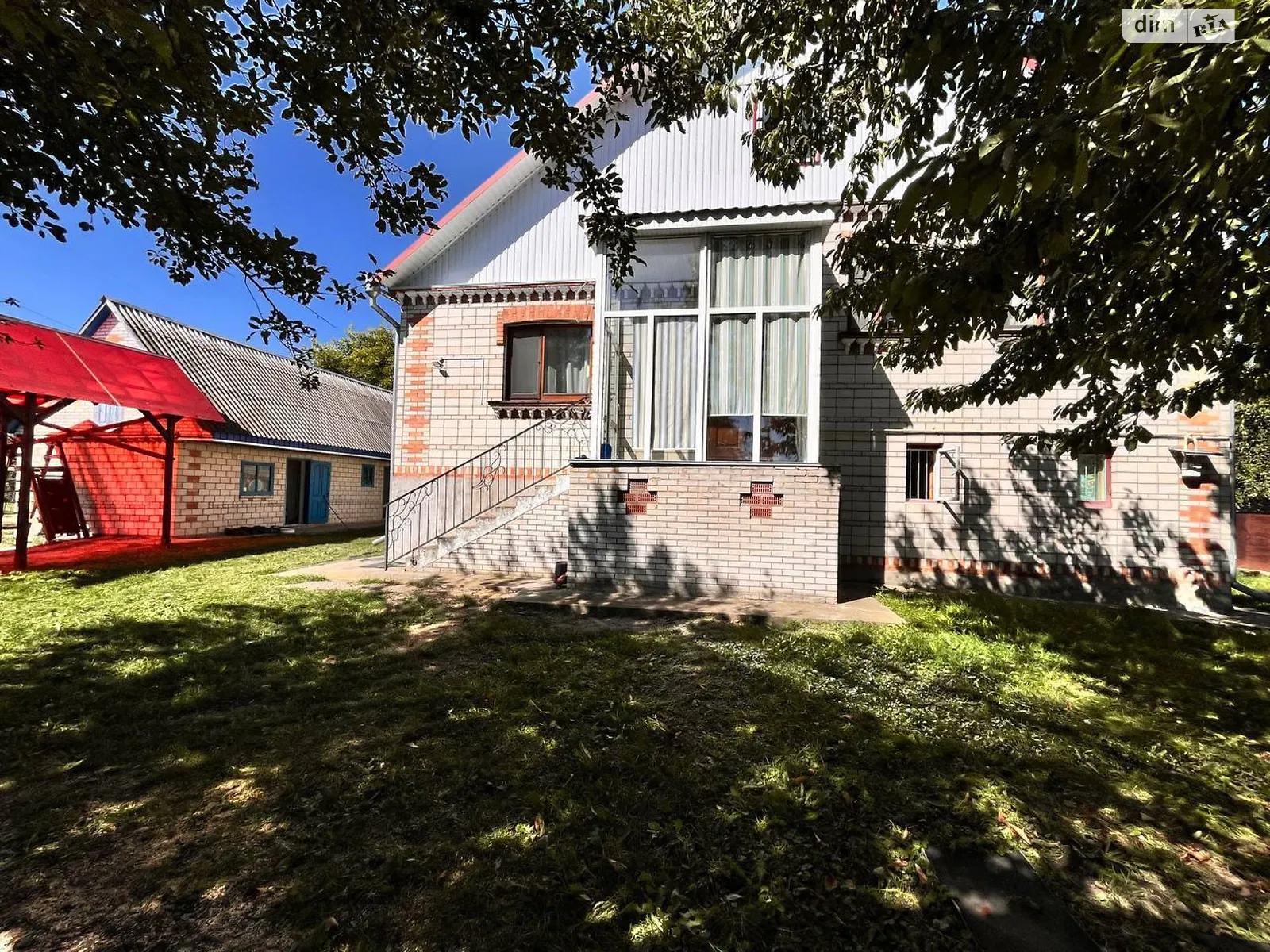 Продается дом на 2 этажа 250 кв. м с подвалом, цена: 105000 $ - фото 1