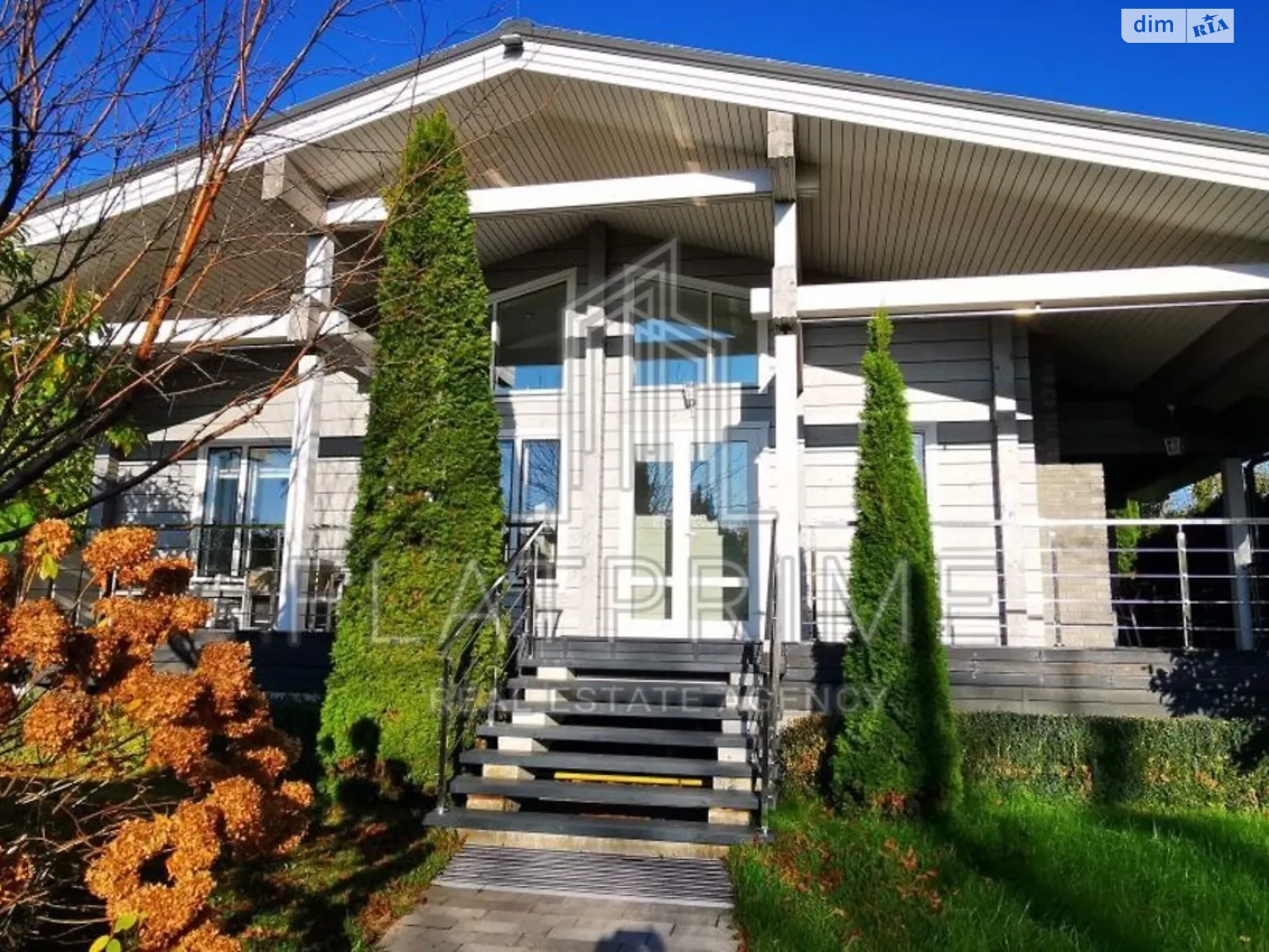 Сдается в аренду дом на 2 этажа 291.4 кв. м с баней/сауной, цена: 5000 € - фото 1