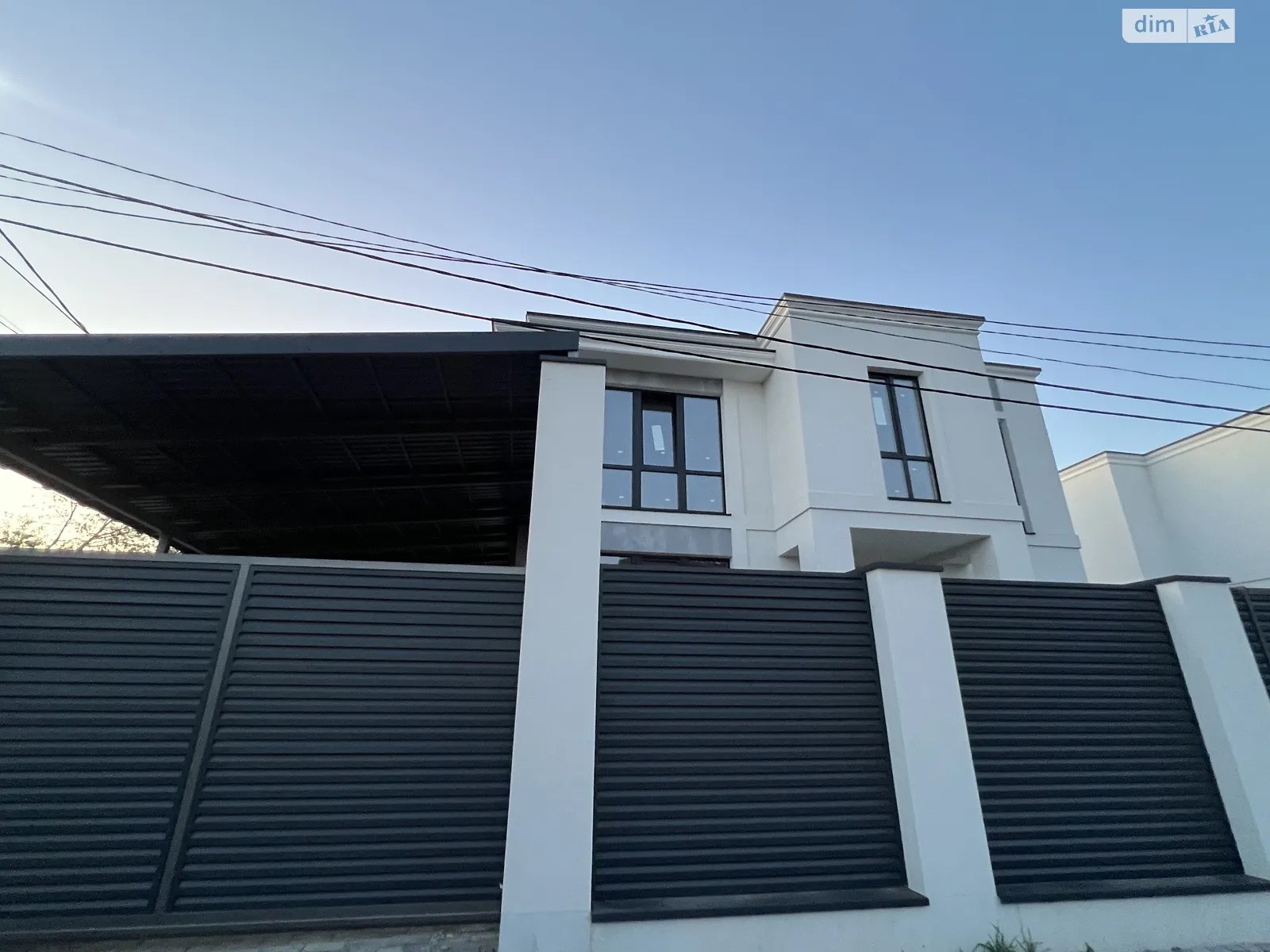 Продается дом на 2 этажа 170 кв. м с бассейном, цена: 160000 $ - фото 1