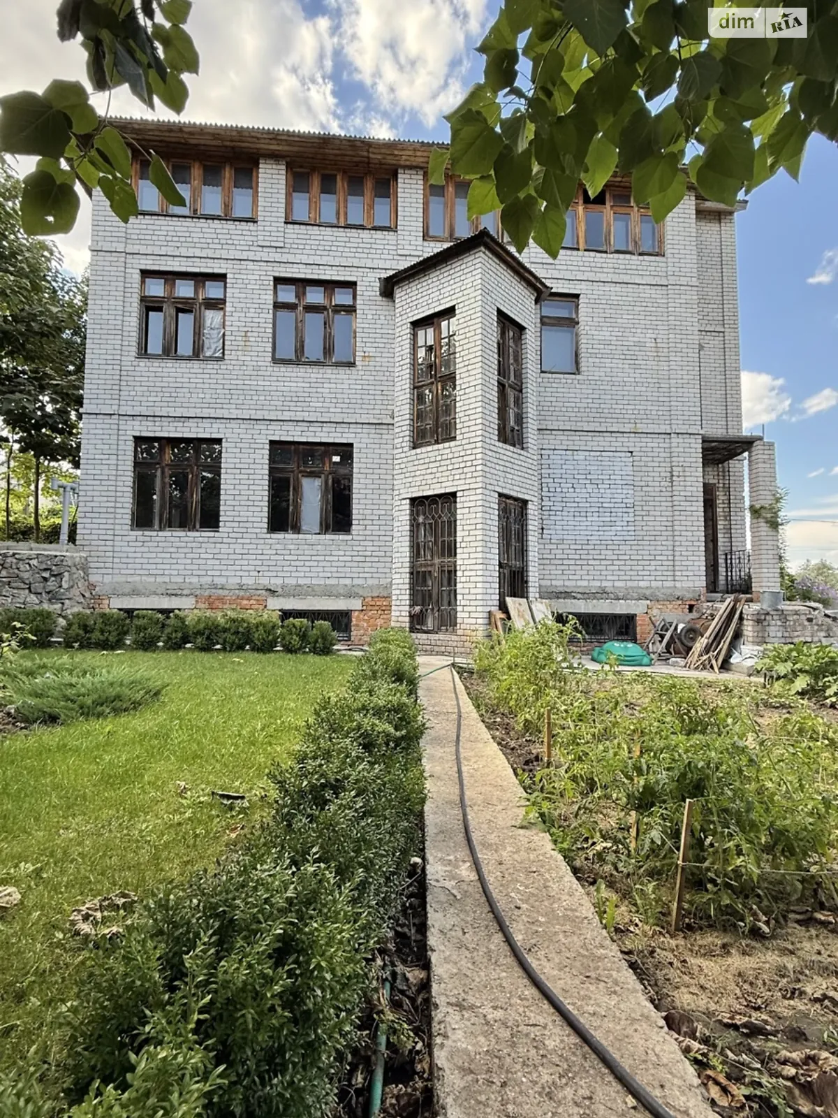 Продается дом на 3 этажа 365.1 кв. м с баней/сауной, цена: 79000 $ - фото 1