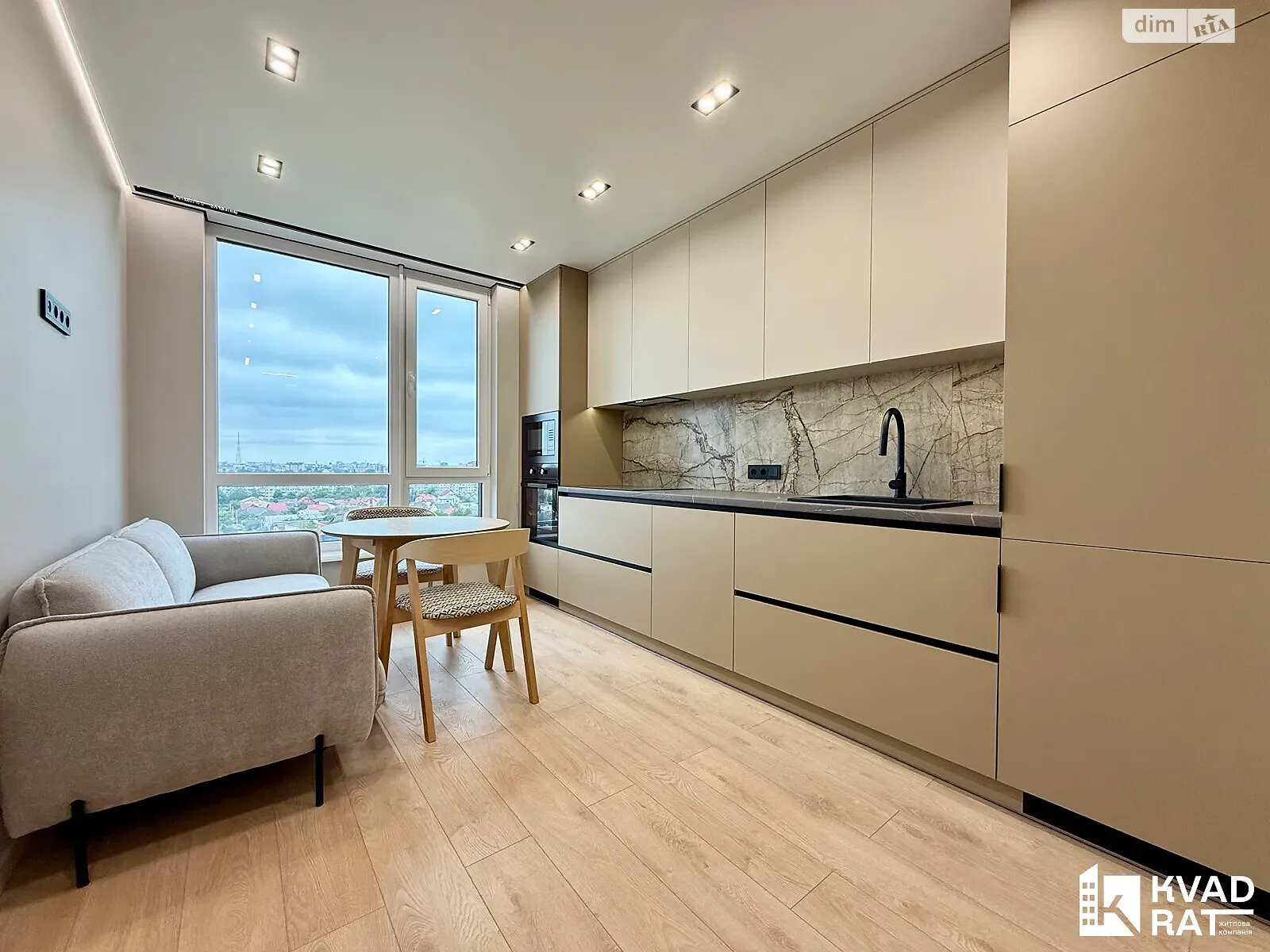 Продается 1-комнатная квартира 42 кв. м в Ивано-Франковске, ул. Вовчинецька - фото 1