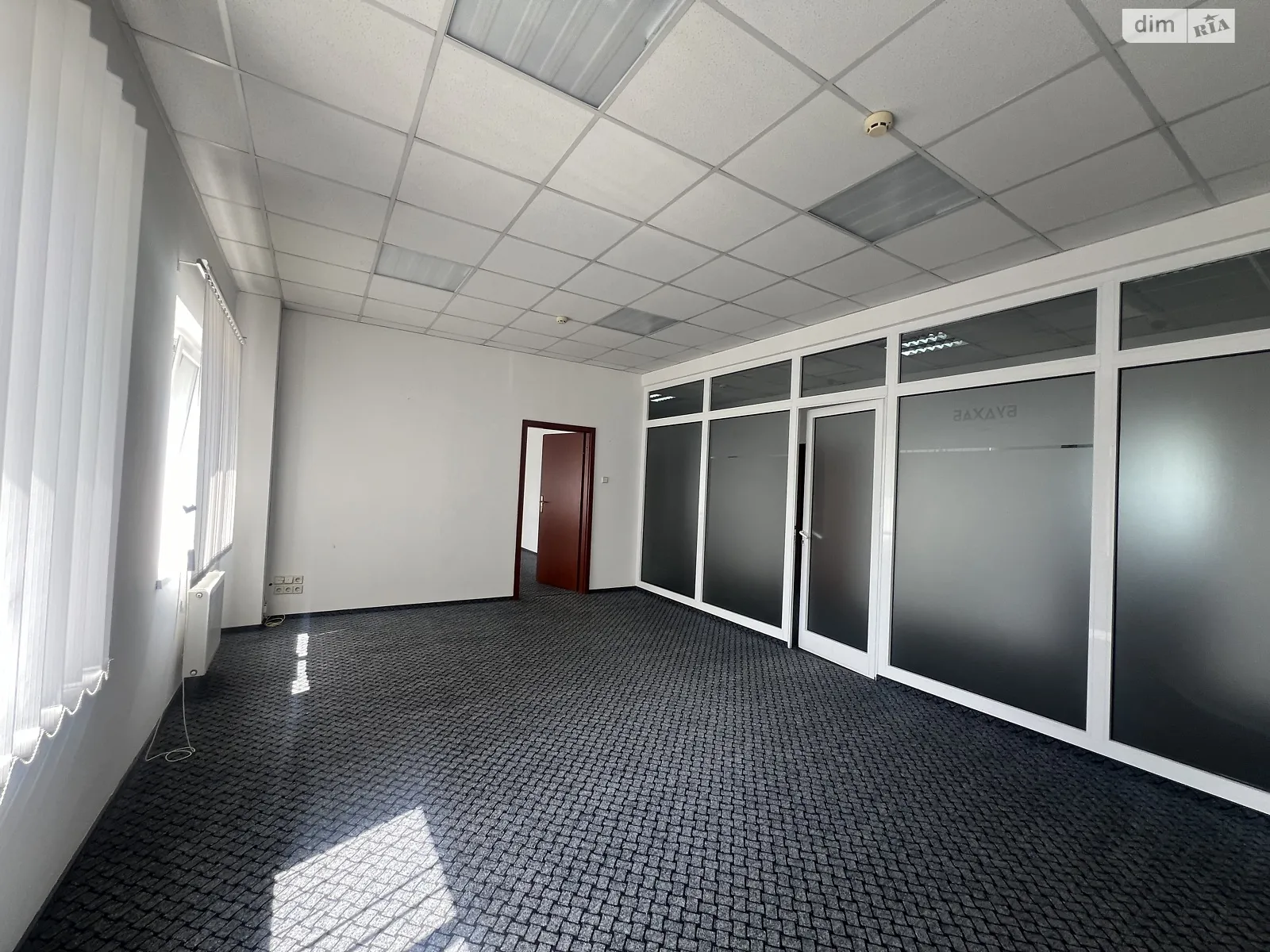 Сдается в аренду офис 205 кв. м в бизнес-центре, цена: 1435 $ - фото 1
