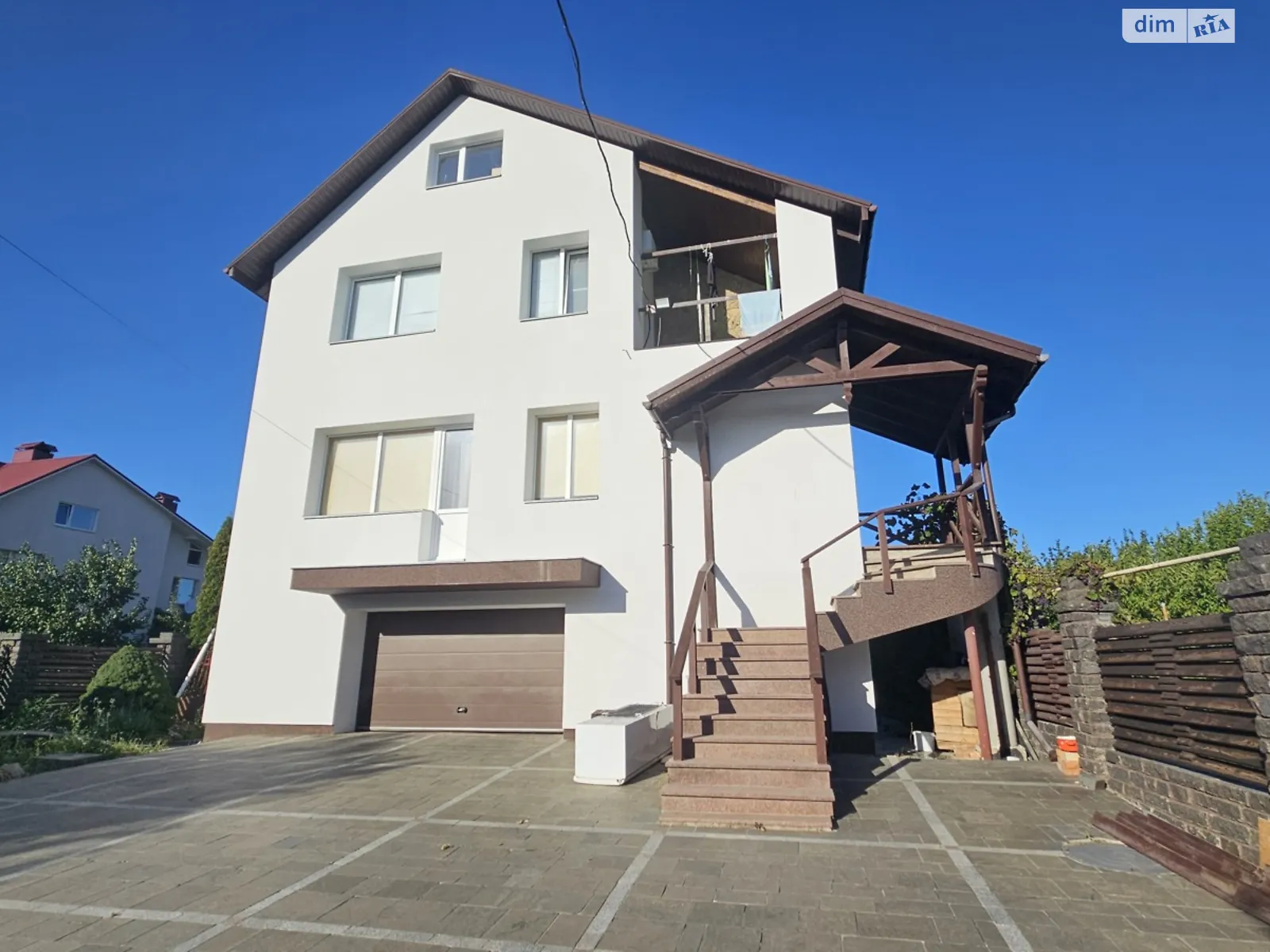 Продается дом на 2 этажа 240 кв. м с бассейном, цена: 295000 $ - фото 1