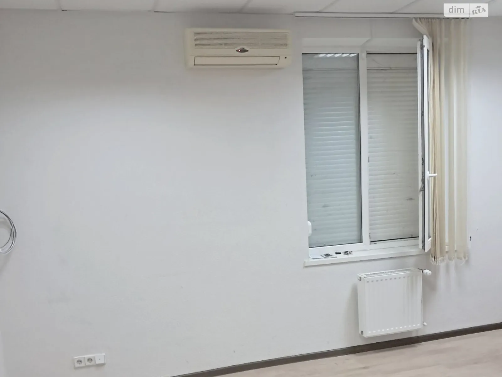 Сдается в аренду офис 21.6 кв. м в бизнес-центре, цена: 7000 грн - фото 1