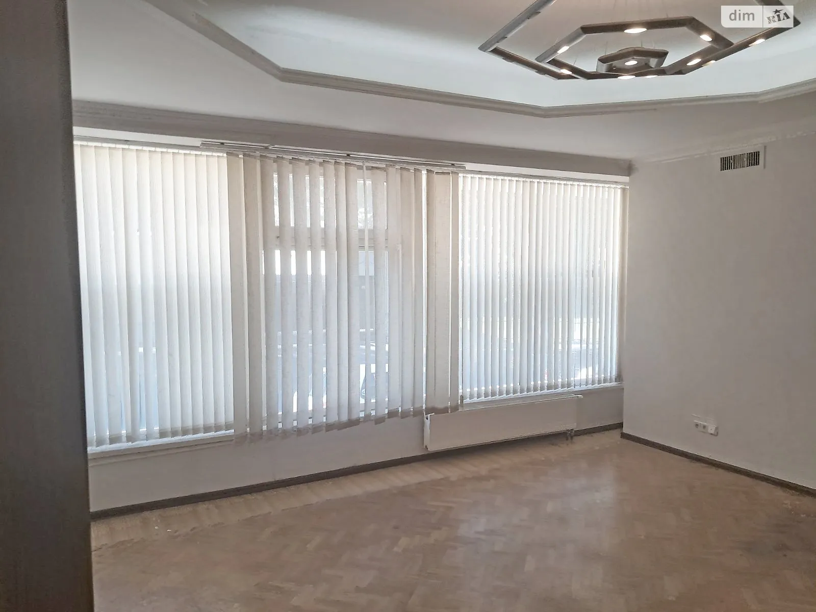 Сдается в аренду офис 35.9 кв. м в бизнес-центре, цена: 10520 грн - фото 1