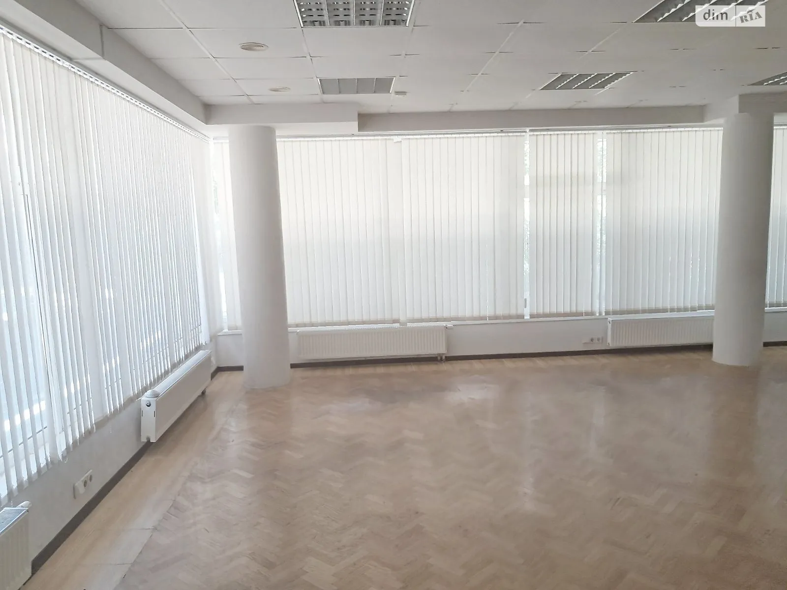 Сдается в аренду офис 61.6 кв. м в бизнес-центре, цена: 15060 грн - фото 1