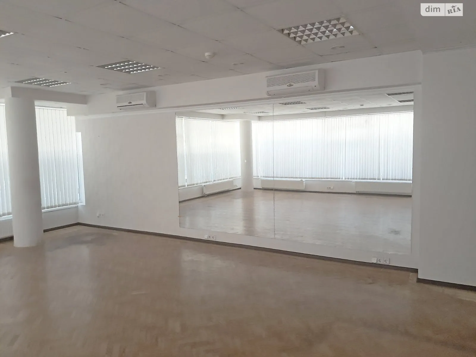 Сдается в аренду офис 61.6 кв. м в бизнес-центре, цена: 15050 грн - фото 1