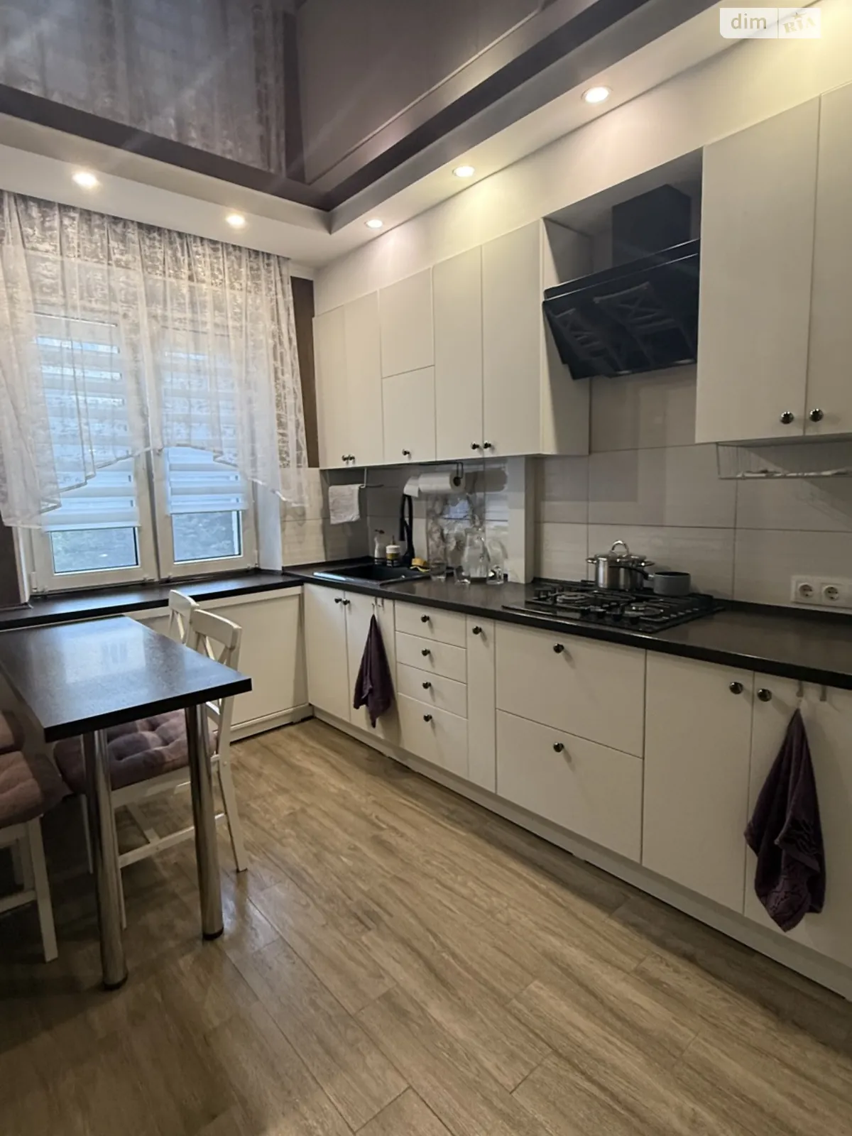 Продается 3-комнатная квартира 66 кв. м в Полтаве, бул. Боровиковского, 12 - фото 1