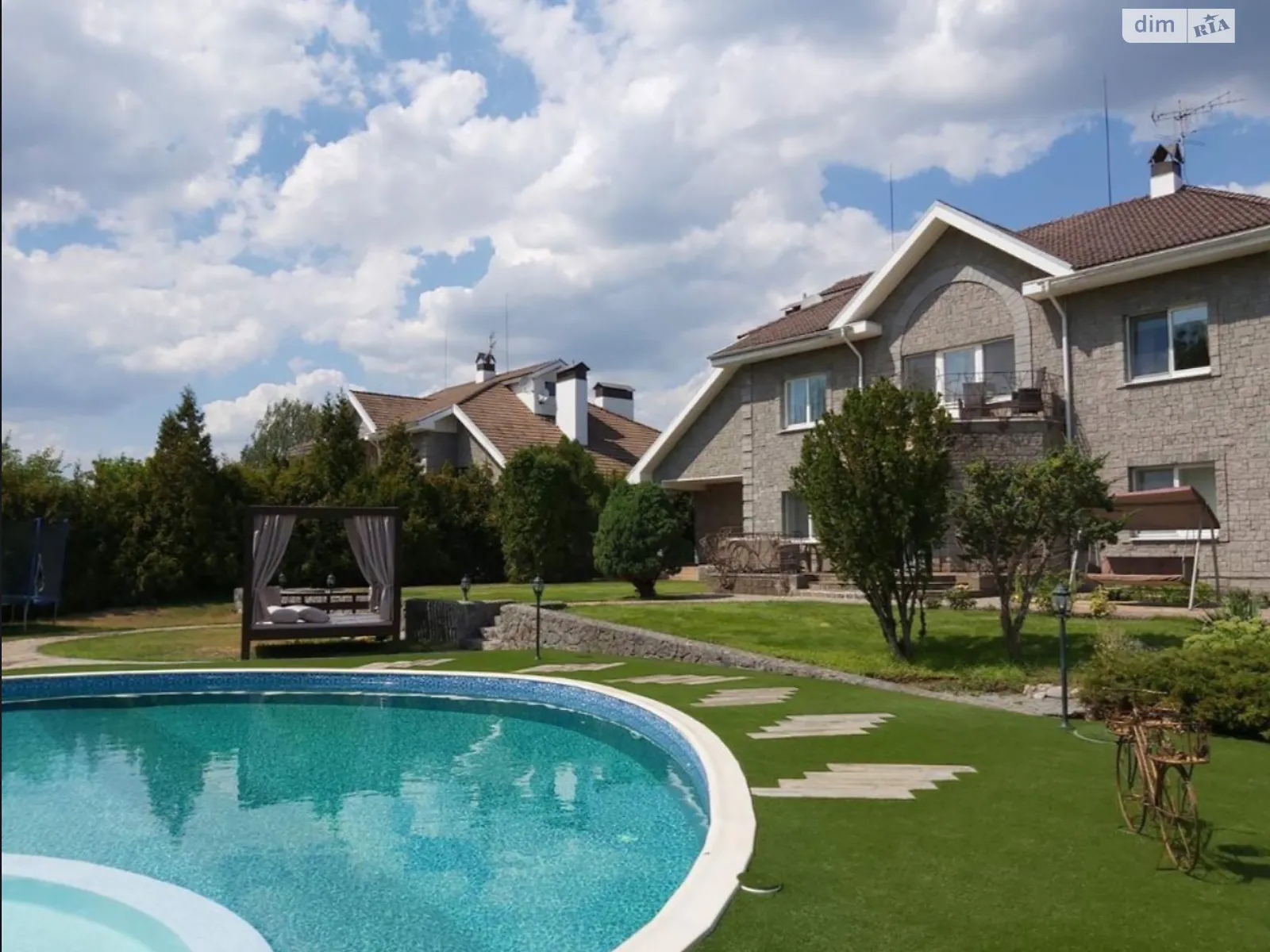 Продается дом на 2 этажа 400 кв. м с беседкой, цена: 357000 $ - фото 1