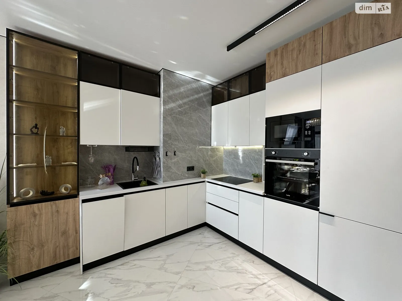 Продается 2-комнатная квартира 69 кв. м в Одессе, ул. Генуэзская, 1/1 - фото 1