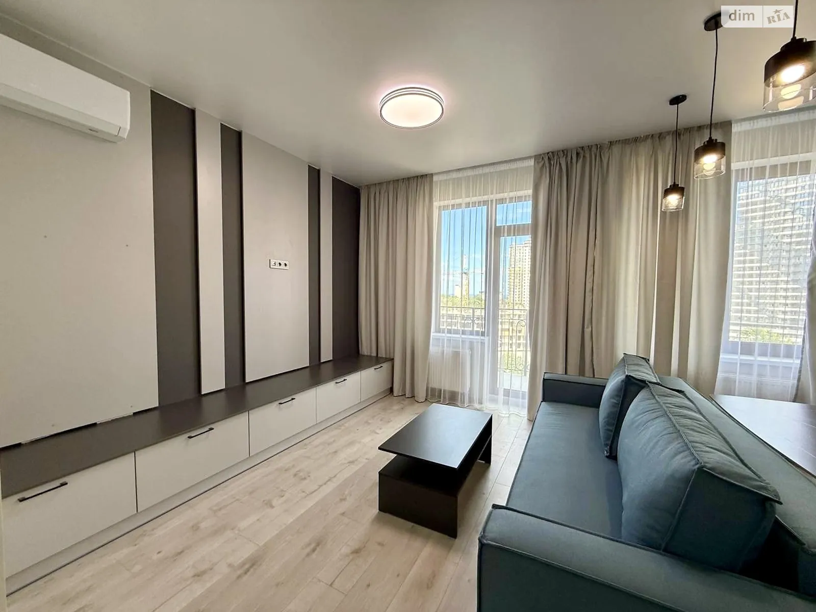 Продается 1-комнатная квартира 43 кв. м в Одессе, ул. Генуэзская, 1/1 - фото 1