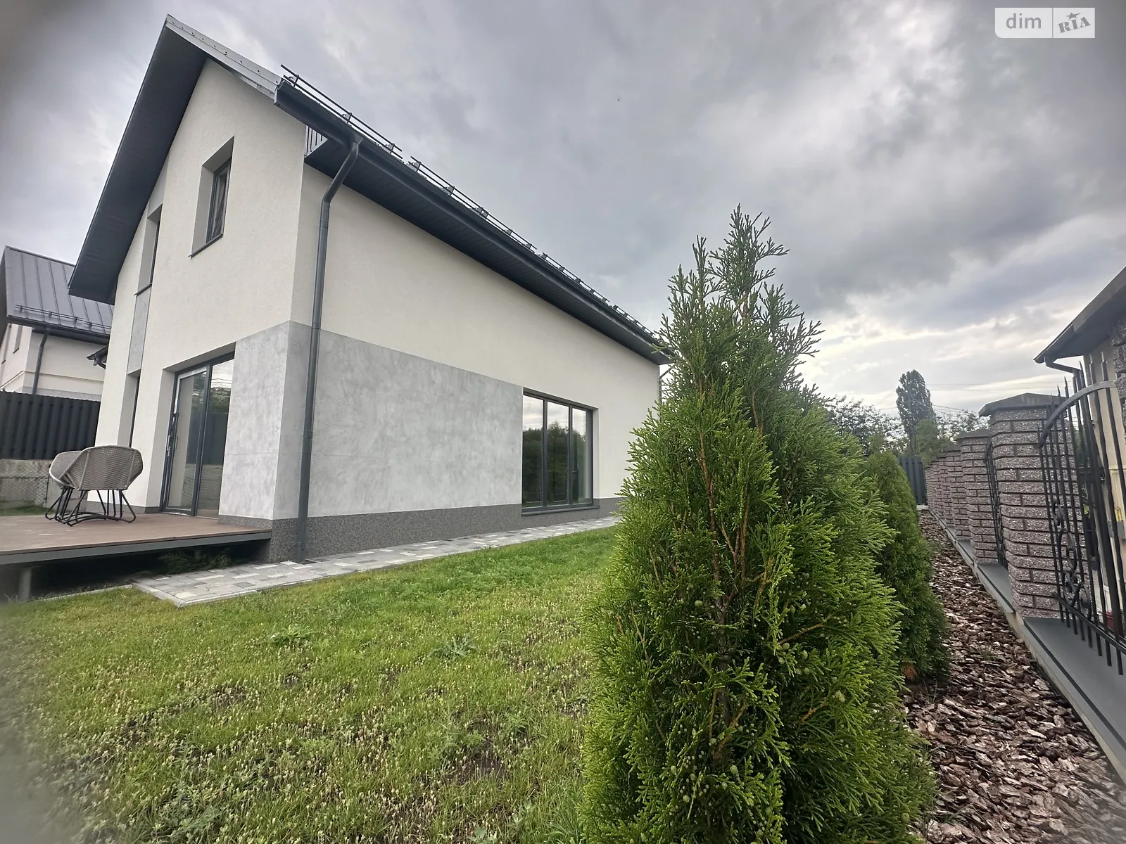 Продается дом на 2 этажа 160 кв. м с беседкой, цена: 209900 $ - фото 1
