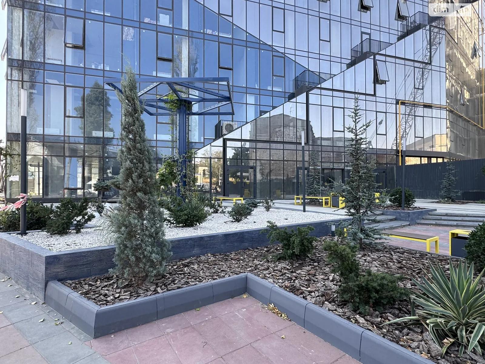 Сдается в аренду офис 400 кв. м в бизнес-центре, цена: 4000 $ - фото 1