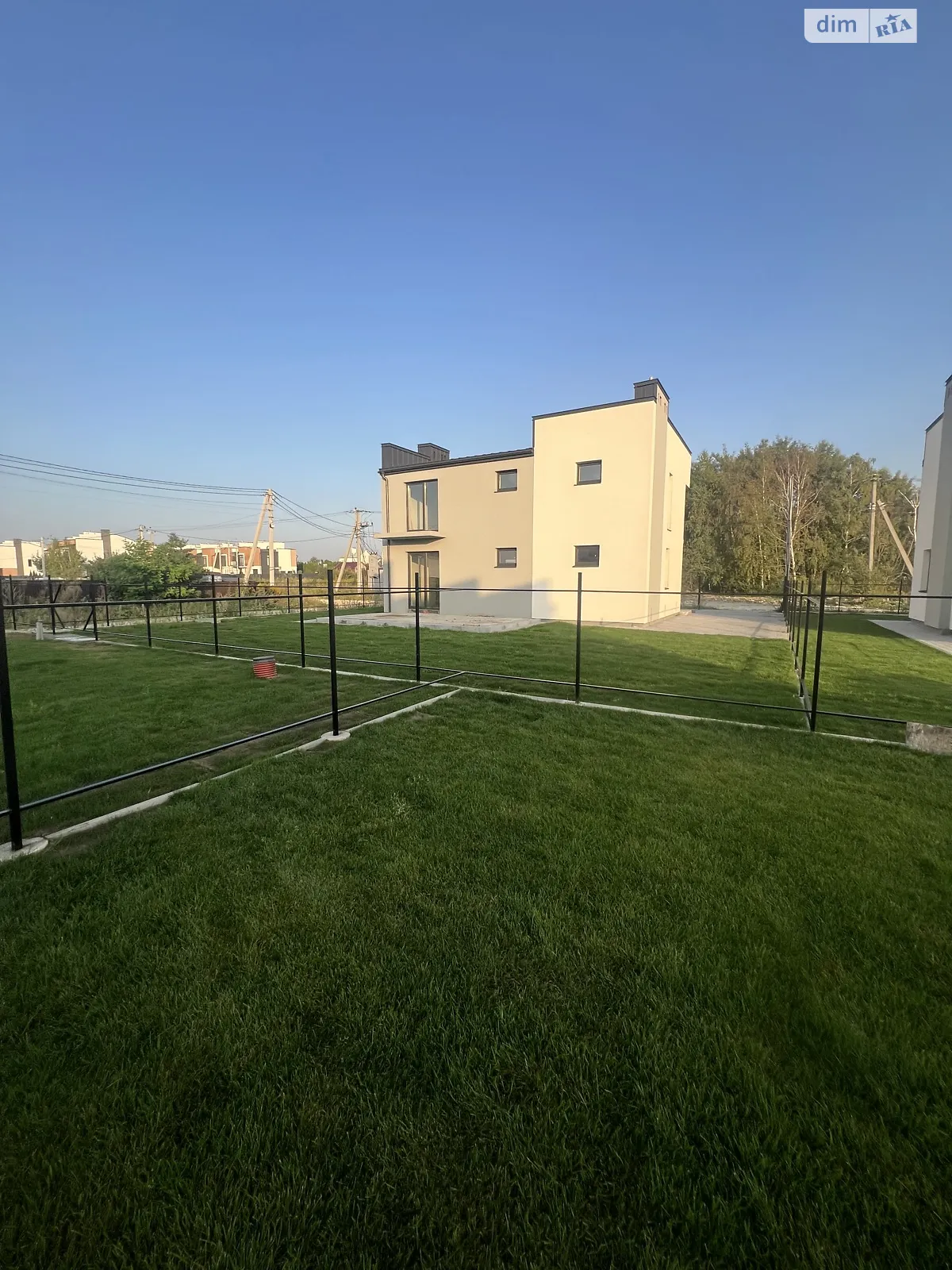 Продается дом на 2 этажа 142 кв. м с беседкой, цена: 130600 $ - фото 1